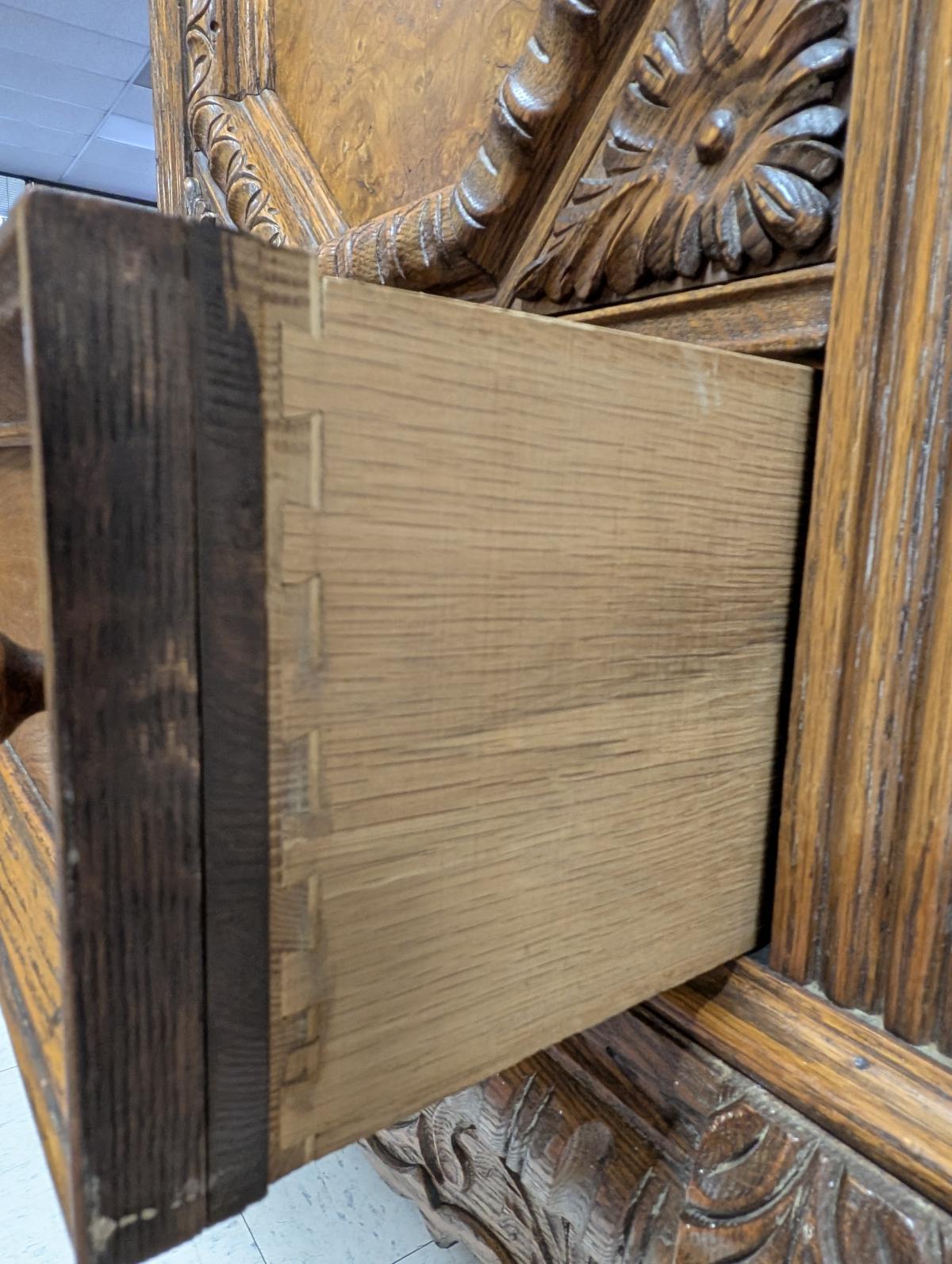 Armoire en chêne du début des années 1900 de style Renaissance en vente 4