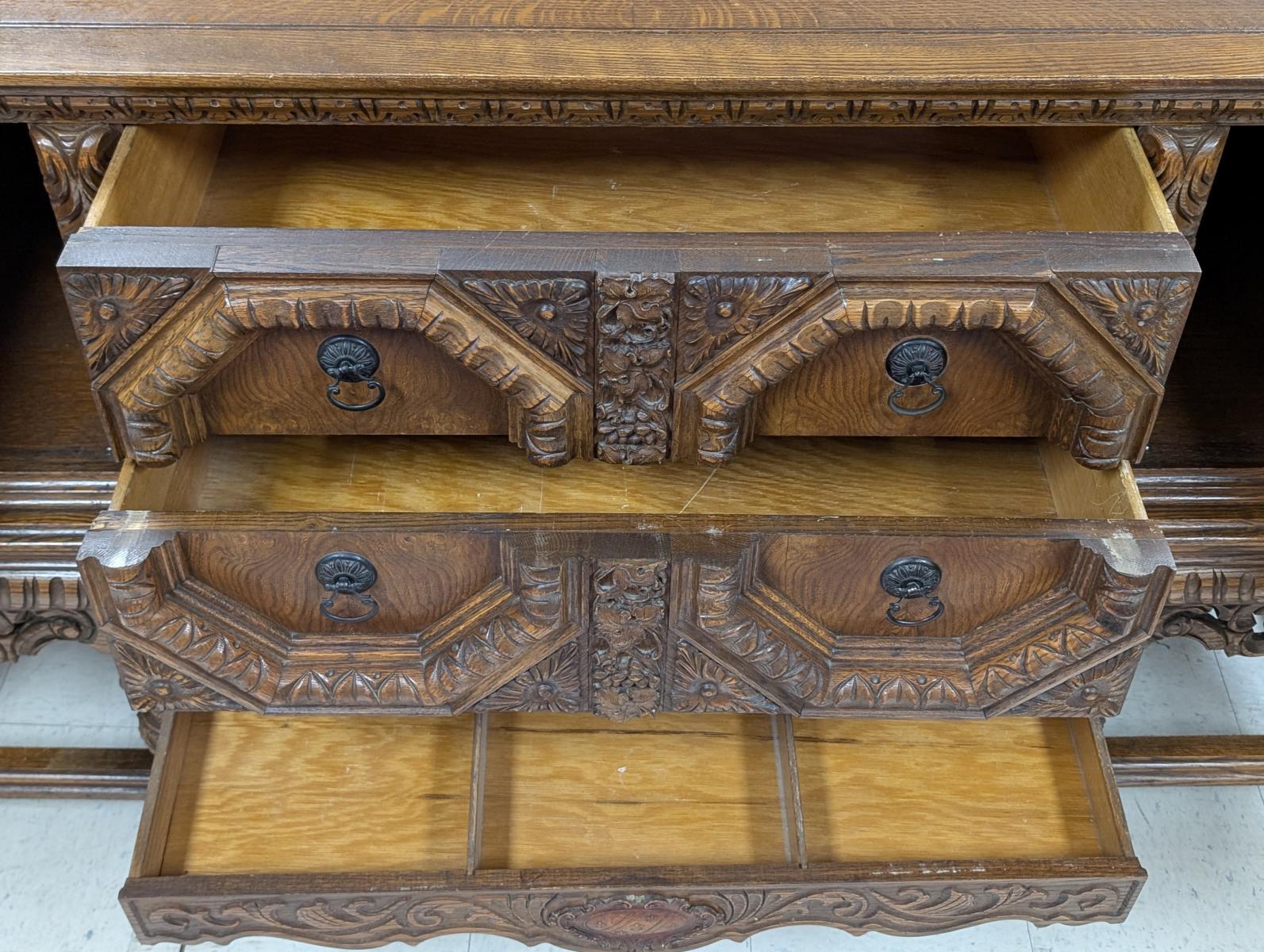 Credenza, buffet in stile rinascimentale in Oak dei primi del '900 in vendita 4