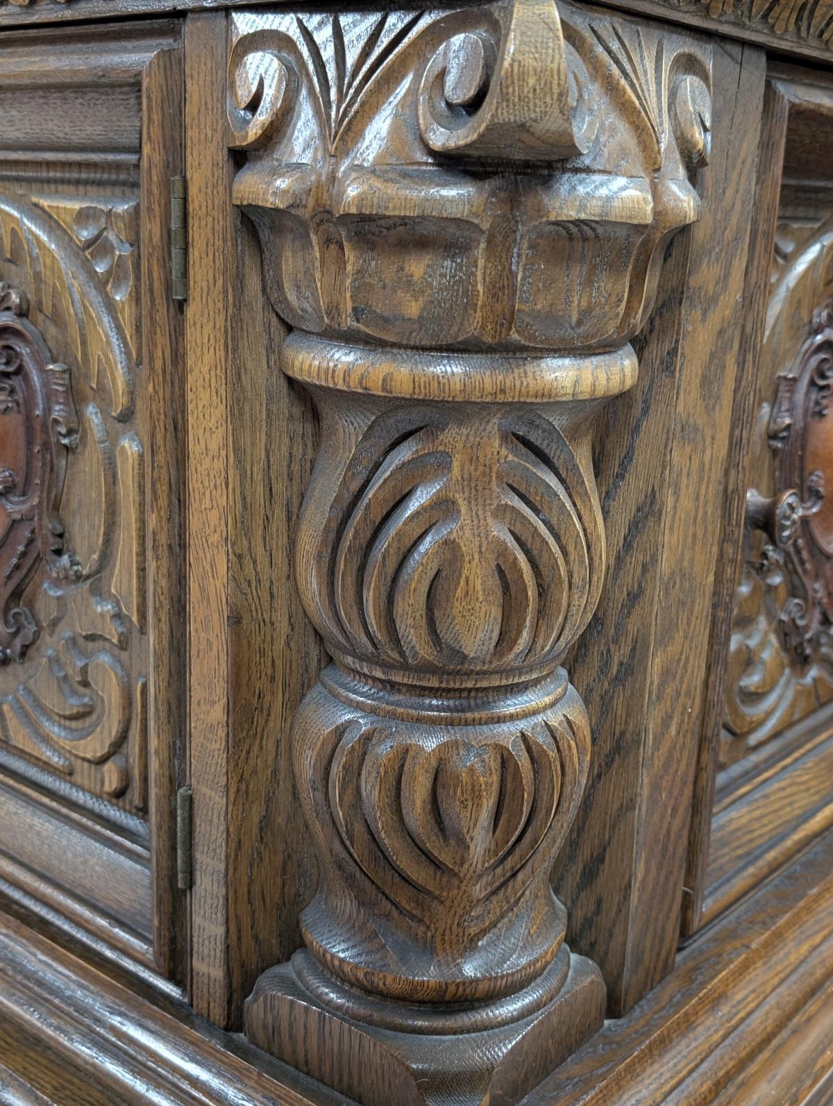 Credenza, buffet in stile rinascimentale in Oak dei primi del '900 in vendita 7