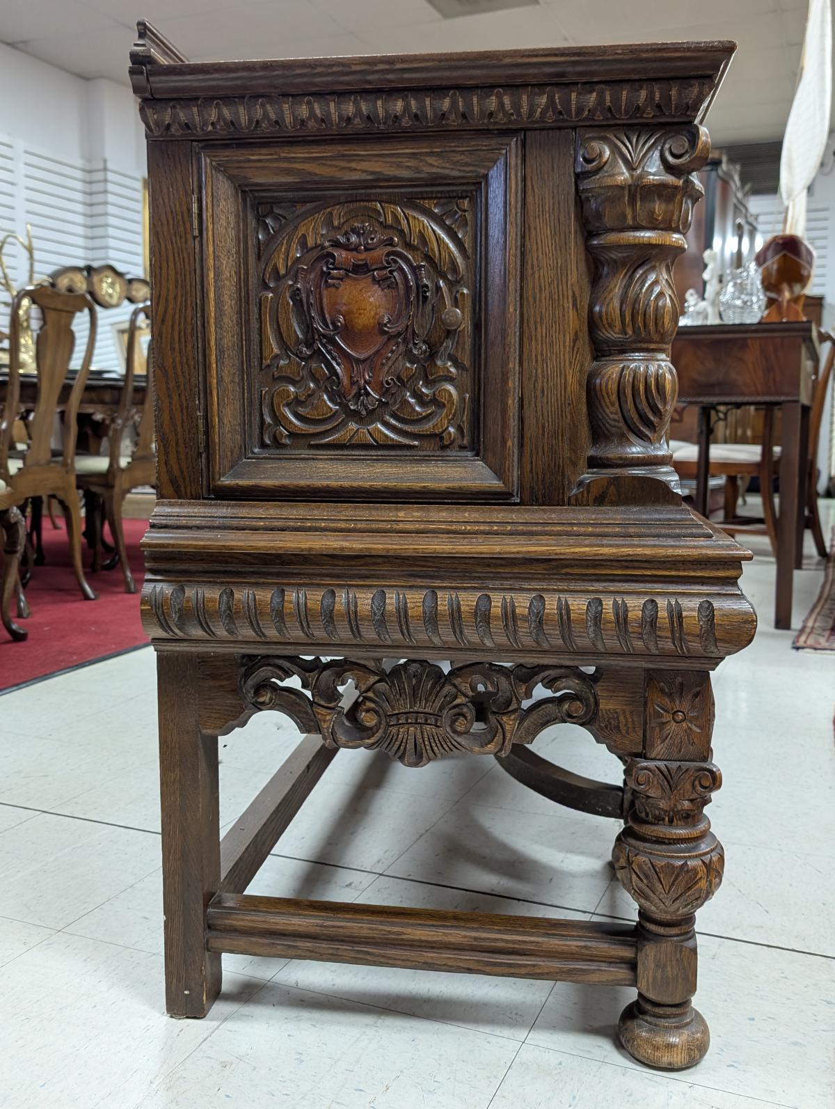 Europeo Credenza, buffet in stile rinascimentale in Oak dei primi del '900 in vendita