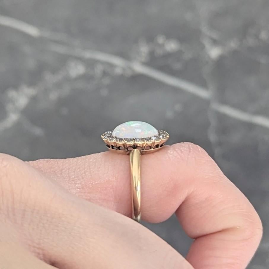 Anillo de halo antiguo de oro amarillo de 14 quilates con ópalo y diamantes de principios de 1900 en venta 6