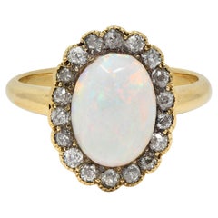 Bague Halo ancienne en or jaune 14 carats avec opale et diamants du début des années 1900