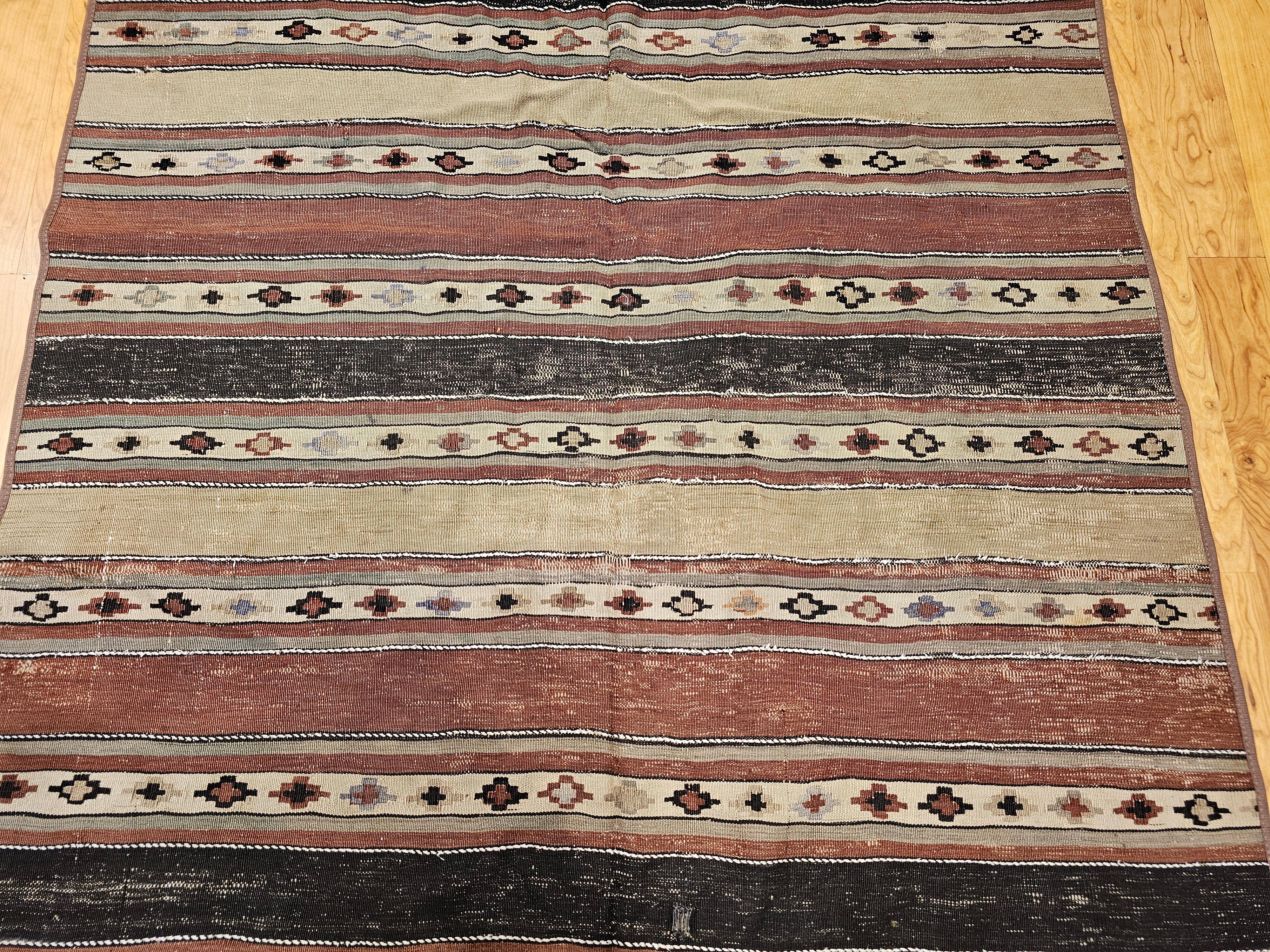 Early 1900s Persian Shahsavan Kilim with Southwestern Earth Tone Colors For Sale 4