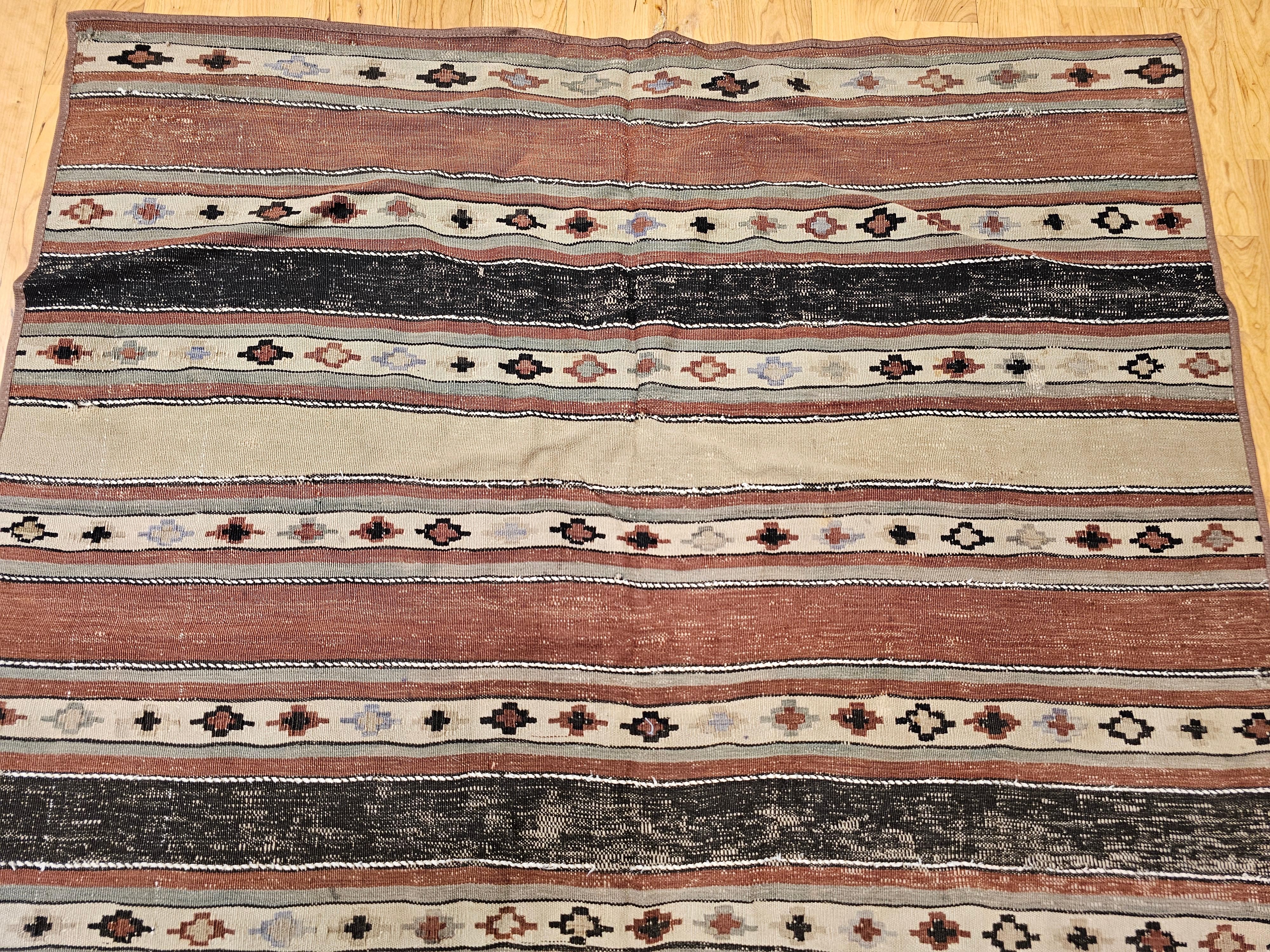 Early 1900s Persian Shahsavan Kilim with Southwestern Earth Tone Colors For Sale 5