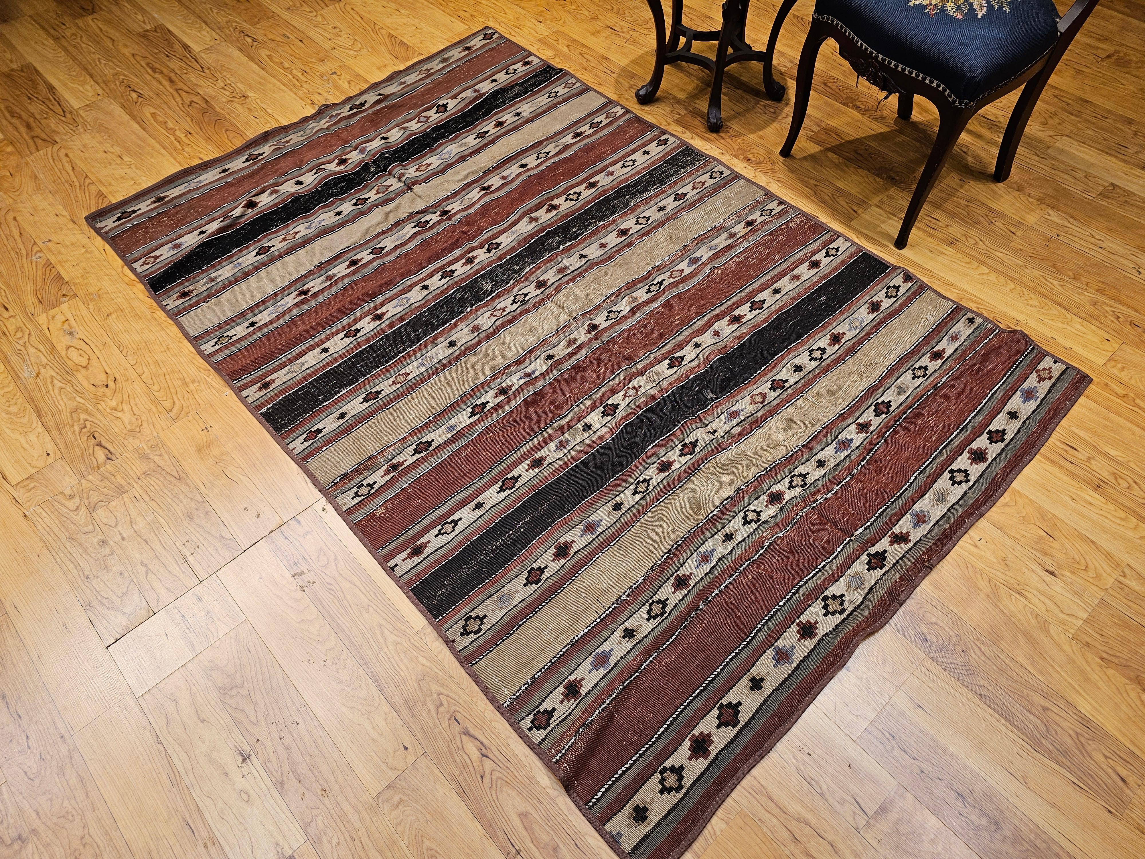 Early 1900s Persian Shahsavan Kilim with Southwestern Earth Tone Colors For Sale 7