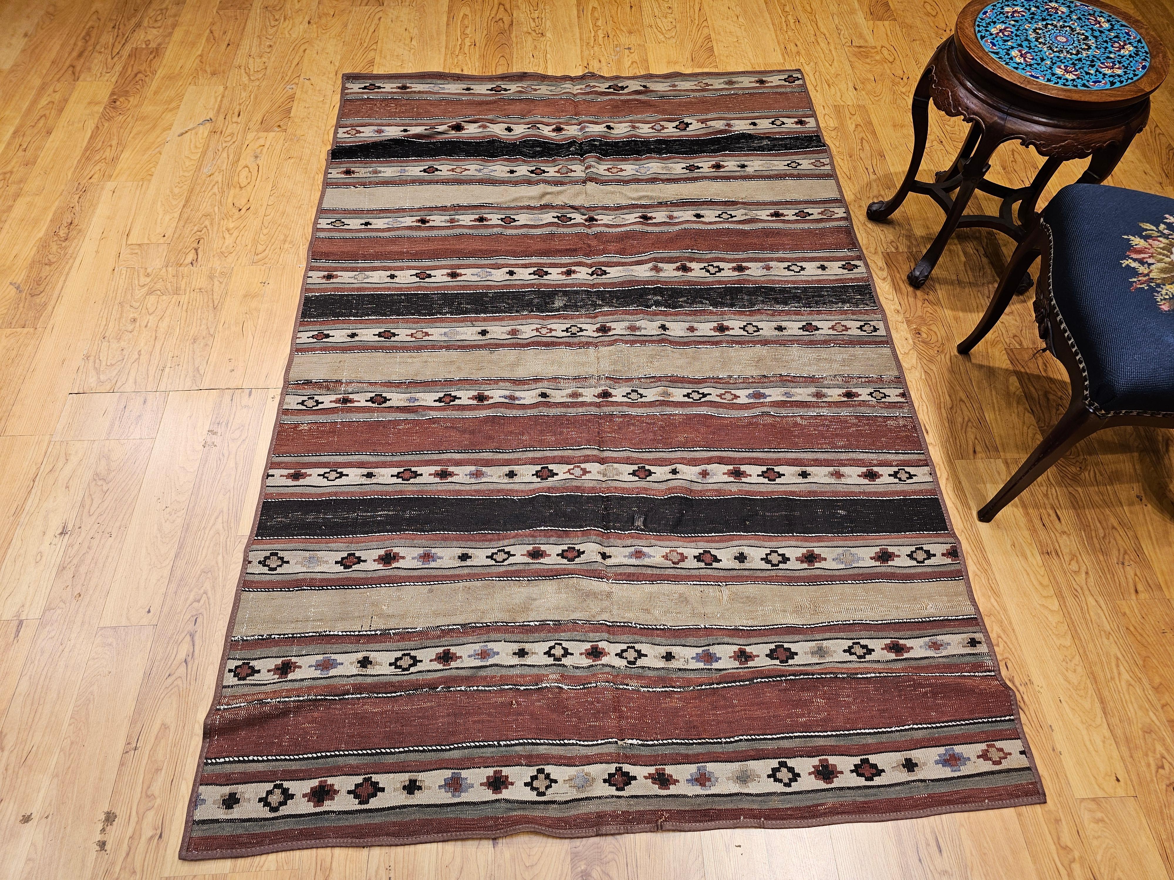Early 1900s Persian Shahsavan Kilim with Southwestern Earth Tone Colors For Sale 8