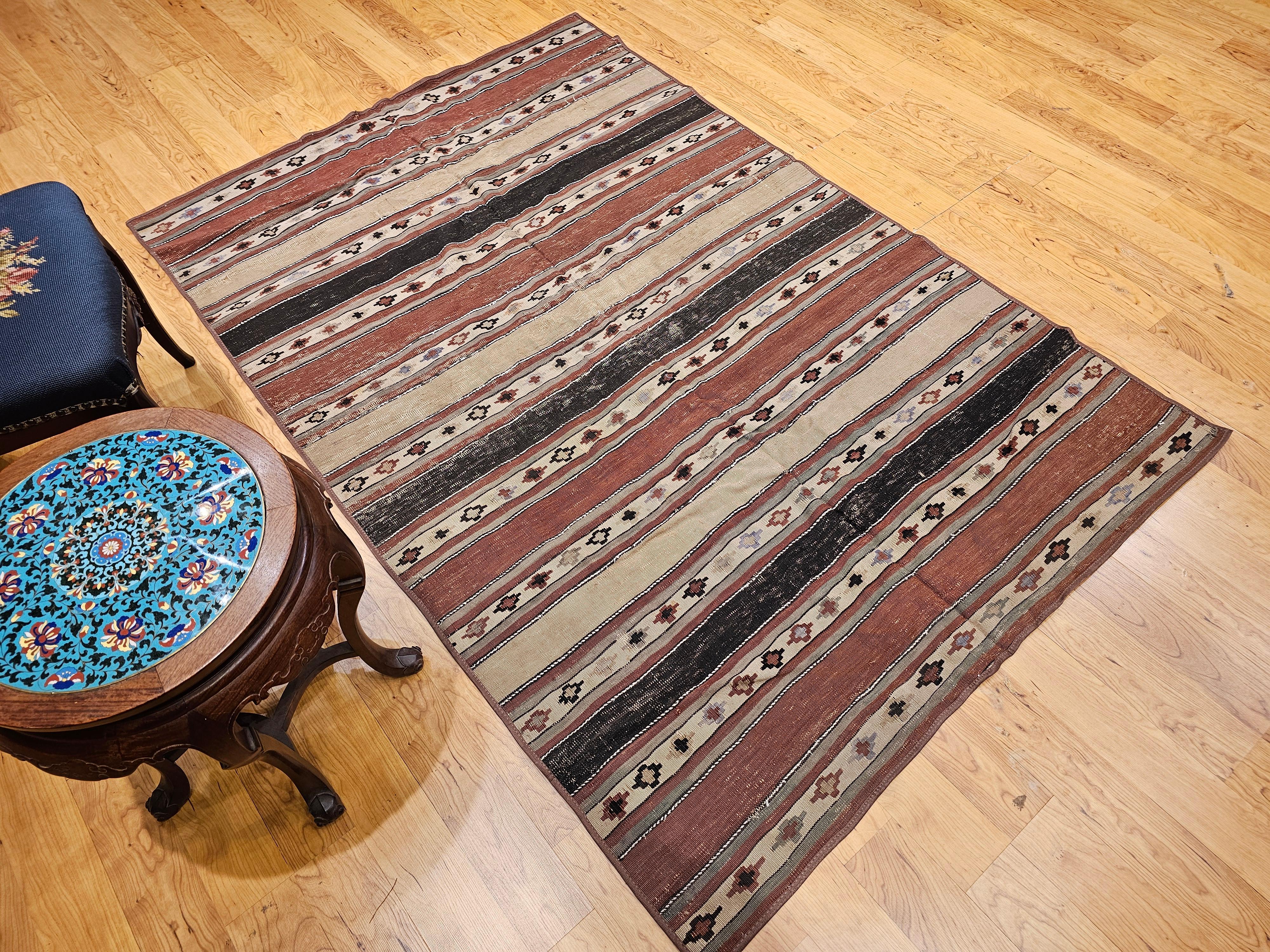 Early 1900s Persian Shahsavan Kilim with Southwestern Earth Tone Colors For Sale 10