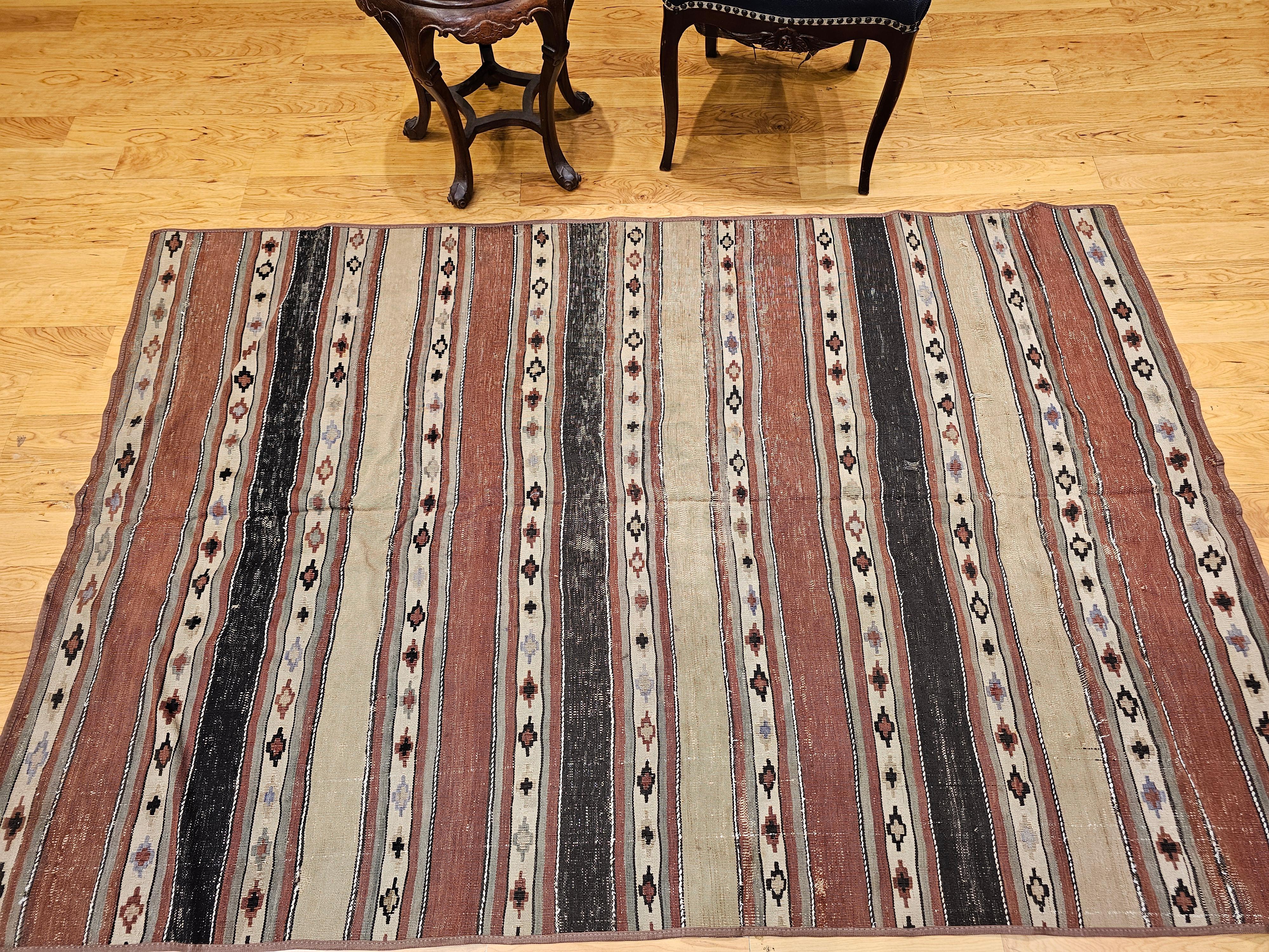 Early 1900s Persian Shahsavan Kilim with Southwestern Earth Tone Colors For Sale 13