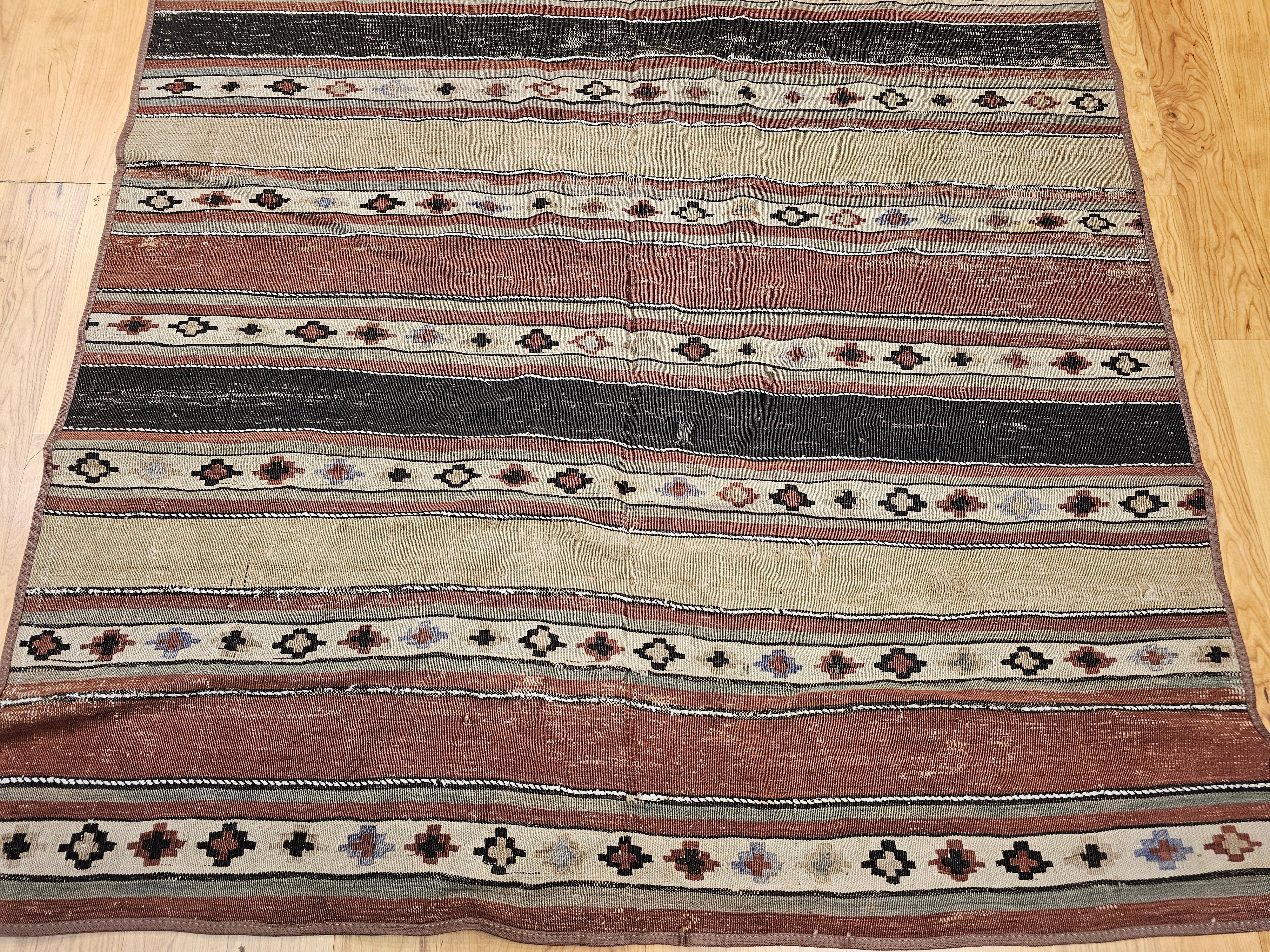 Vegetable Dyed Early 1900s Persian Shahsavan Kilim with Southwestern Earth Tone Colors For Sale