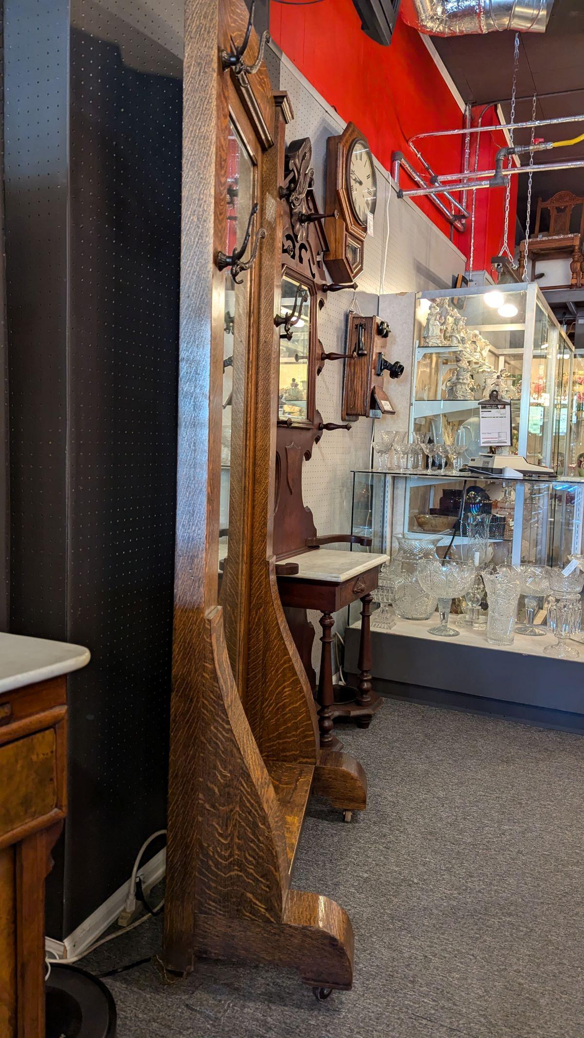 American Early 1900s Quarter Sawn Oak Hall Tree Mirror For Sale