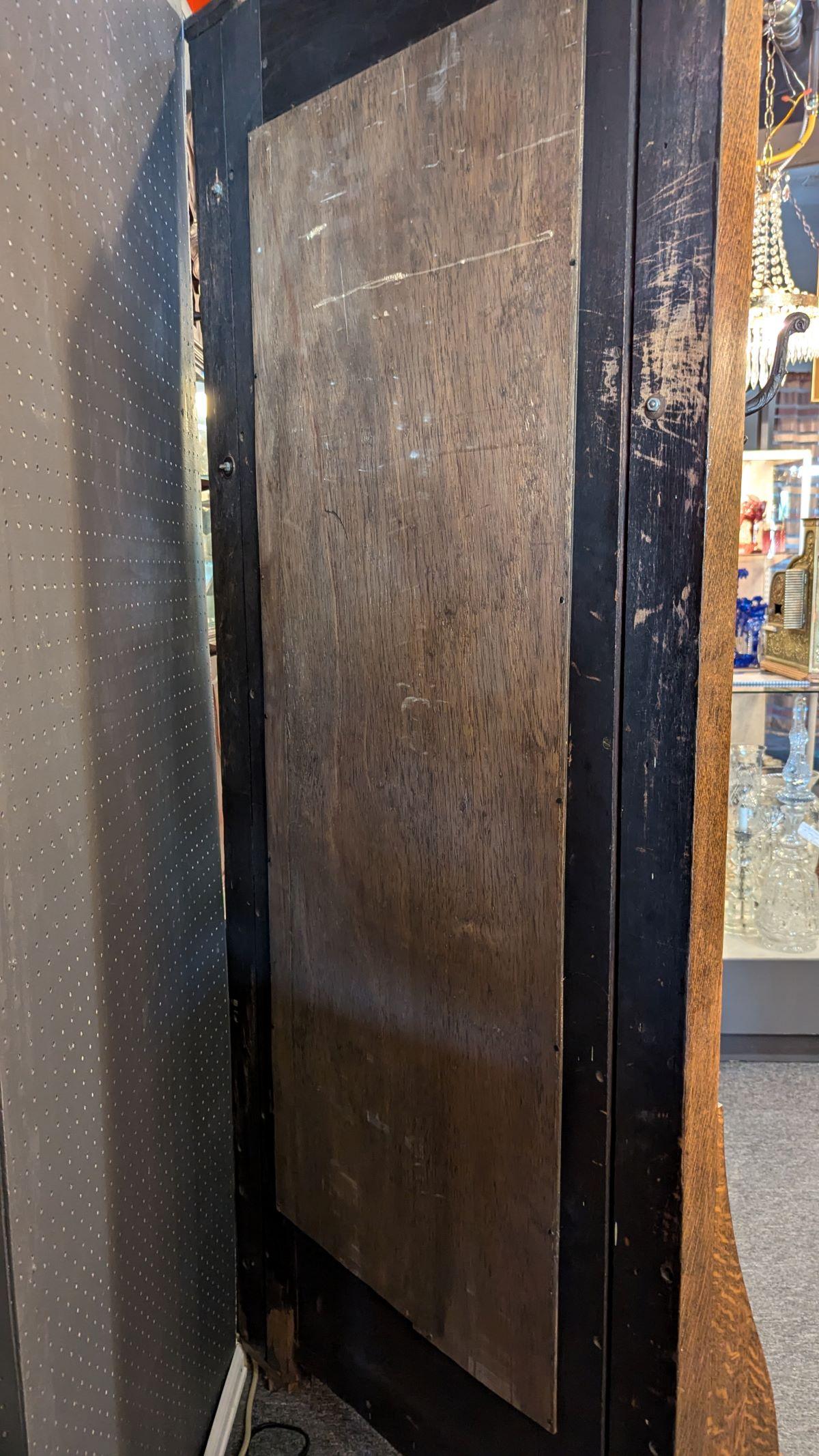 Early 1900s Quarter Sawn Oak Hall Tree Mirror In Good Condition For Sale In Pueblo, CO