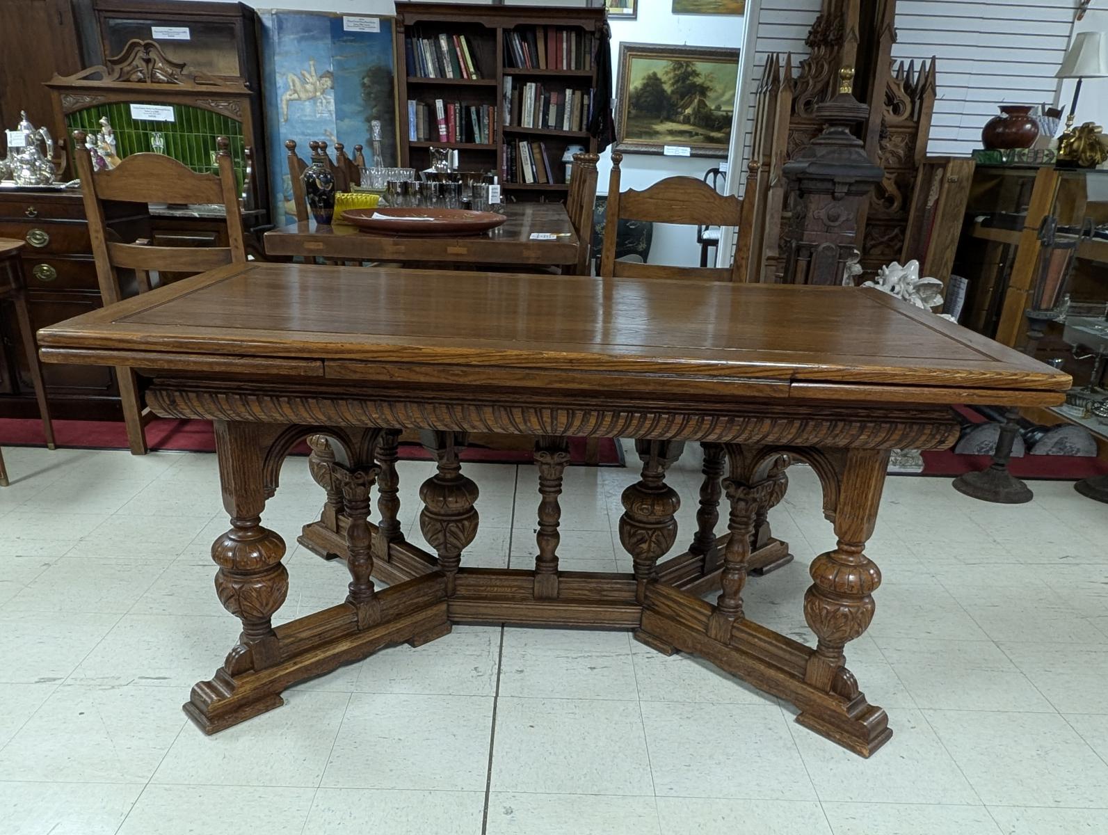 Mesa de comedor de estilo renacentista de principios de 1900, roble, 5-8 pies Europeo en venta