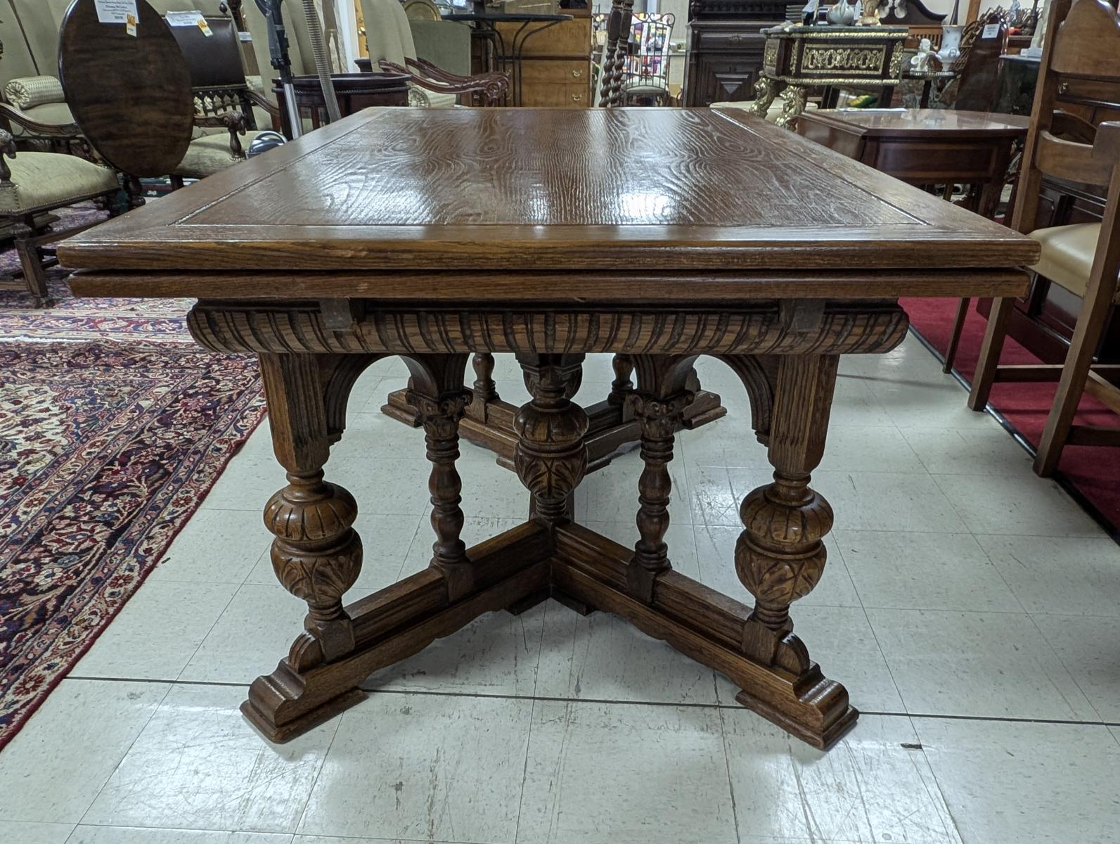 Mesa de comedor de estilo renacentista de principios de 1900, roble, 5-8 pies en Bueno estado para la venta en Oakwood, GA