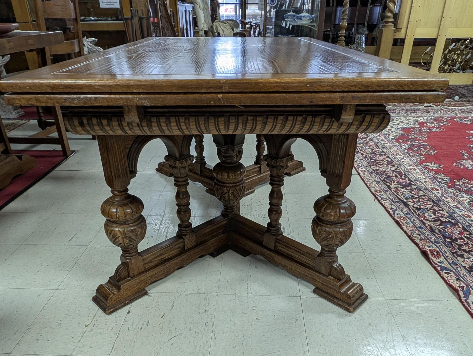 Mesa de comedor de estilo renacentista de principios de 1900, roble, 5-8 pies siglo XX en venta