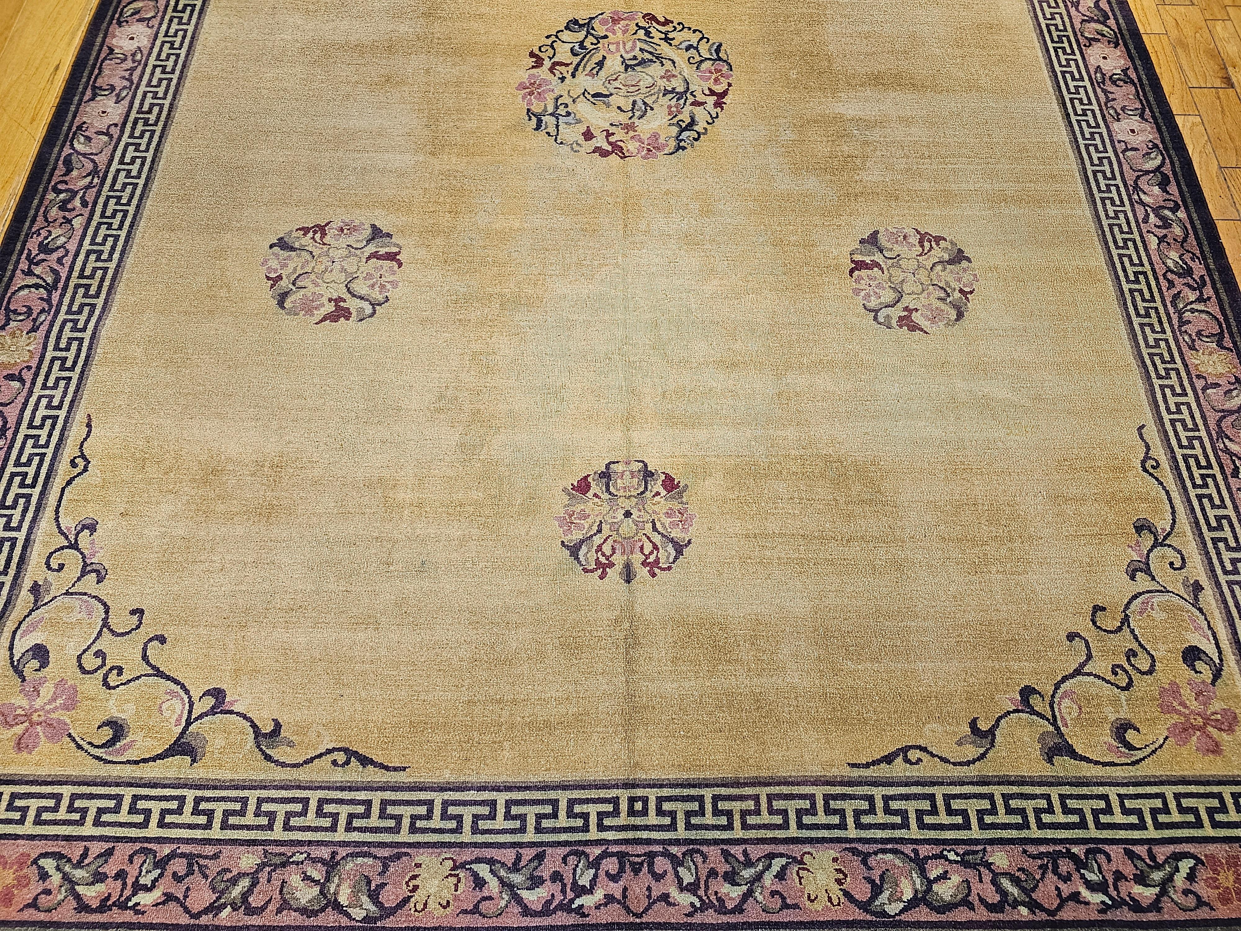 Early 1900s Room Size Indian Agra in Wheat, Burgundy, Olive Green, Brown, Pink In Good Condition For Sale In Barrington, IL