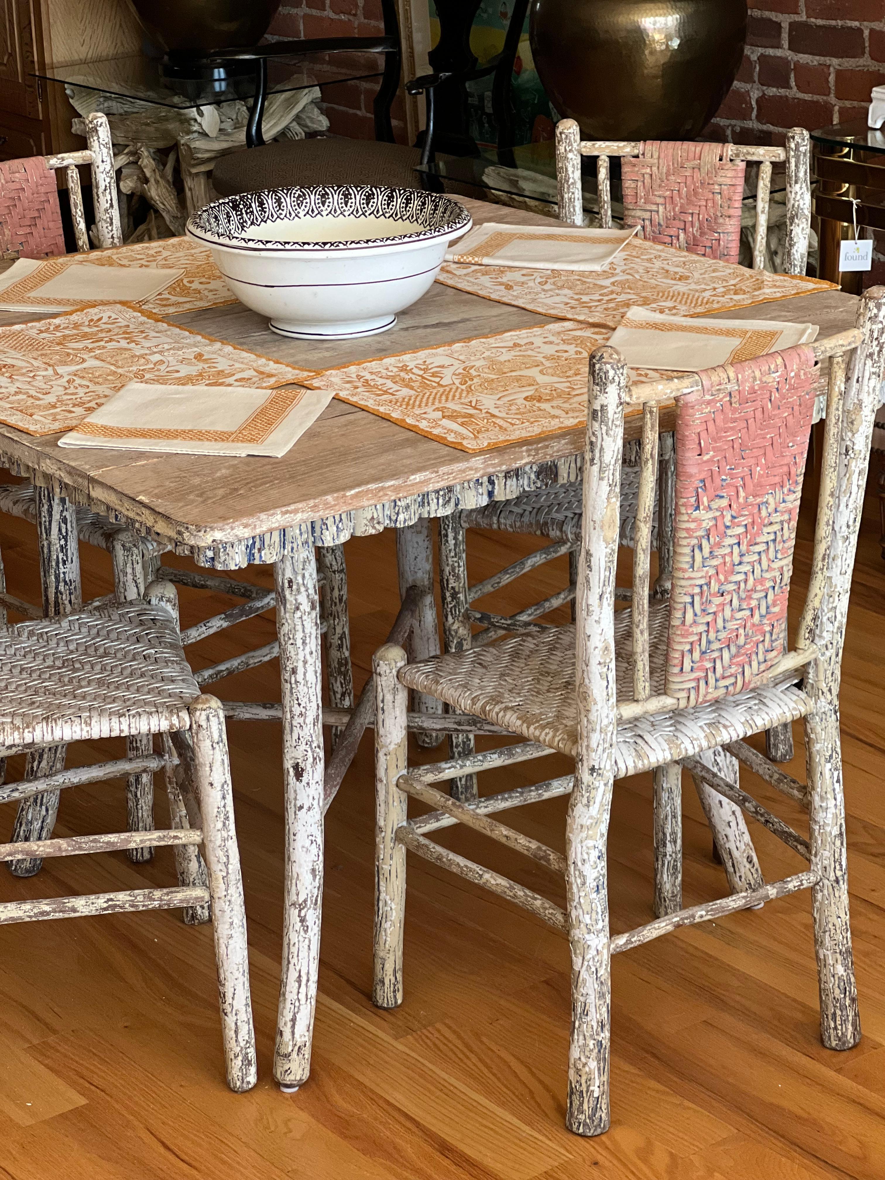 Rustikales Hickory-Esszimmer-Set aus den frühen 1900er Jahren von Old Hickory Furniture Co. im Zustand „Starke Gebrauchsspuren“ im Angebot in Black Rock, CT