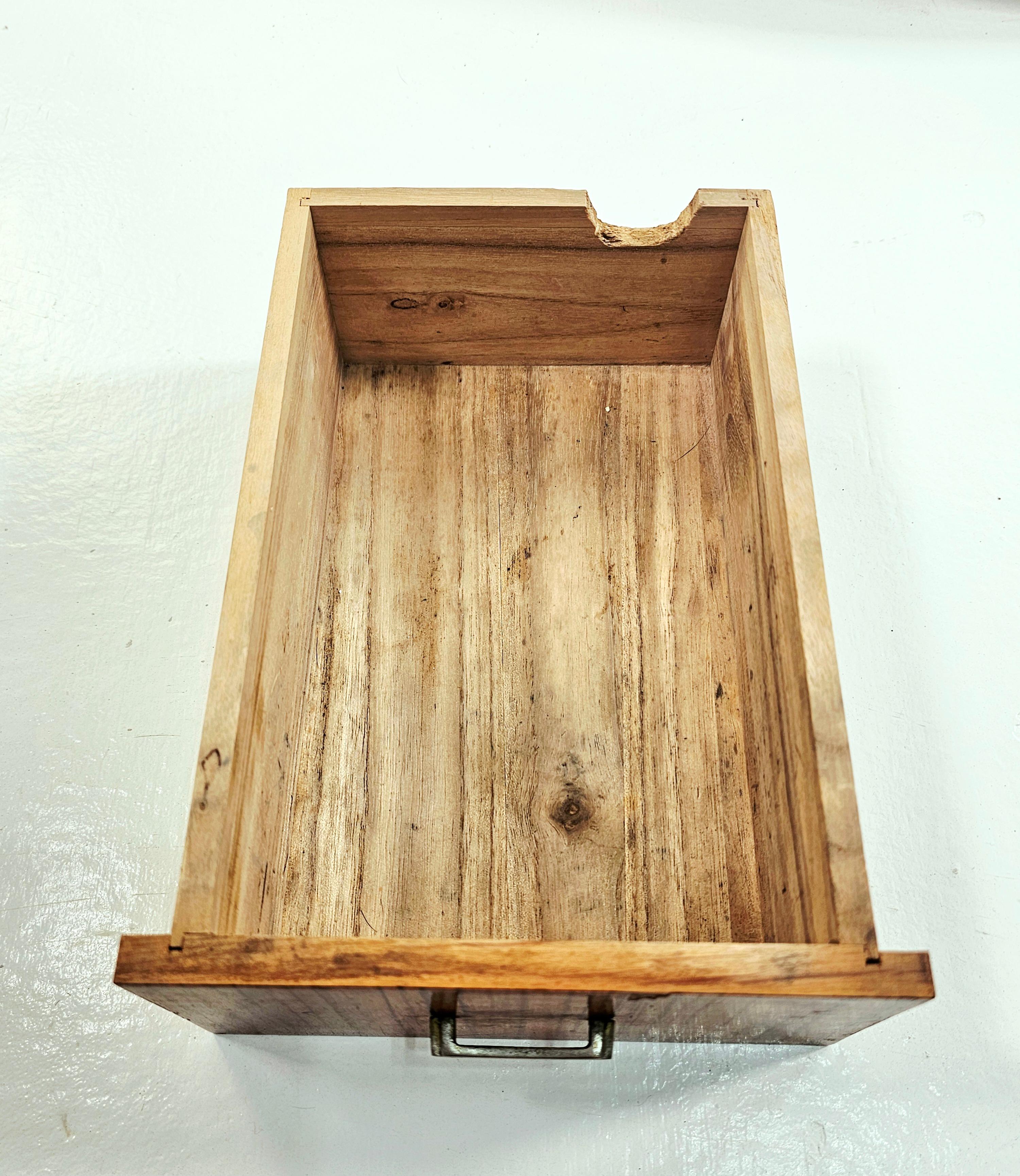 Early 1900s Salesman Sample Miniature Vanity In Good Condition For Sale In Waxahachie, TX