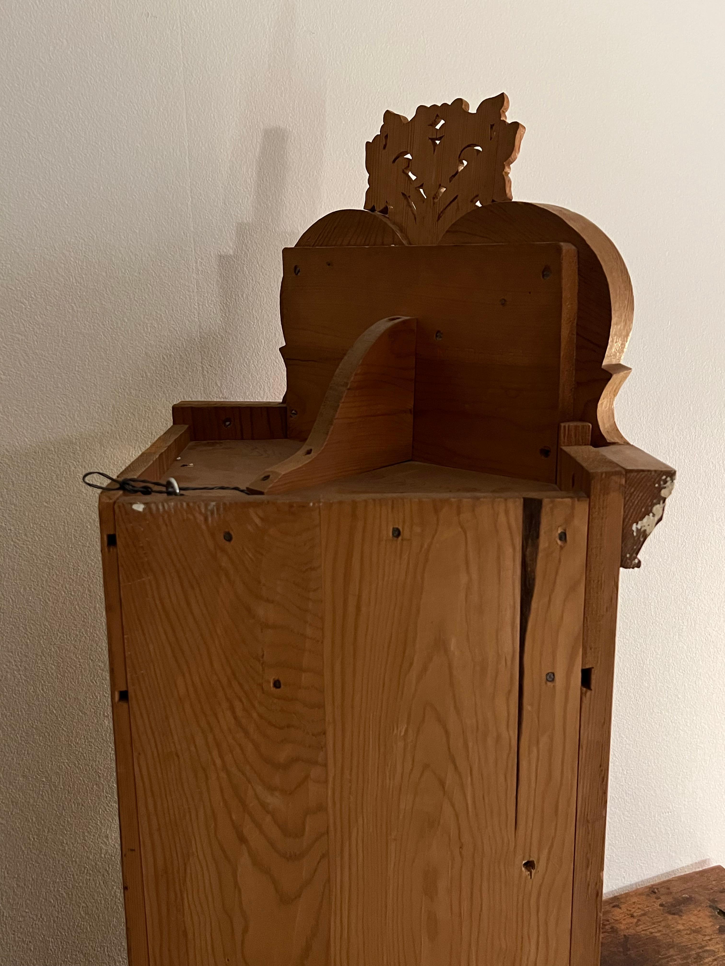 Cabinet d'angle d'art populaire scandinave du début des années 1900 par Martin Dørdal, Norvège en vente 6