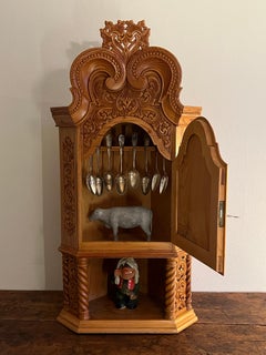 Early 1900s Scandinavian Folk Art Corner Cabinet by Martin Dørdal, Norway