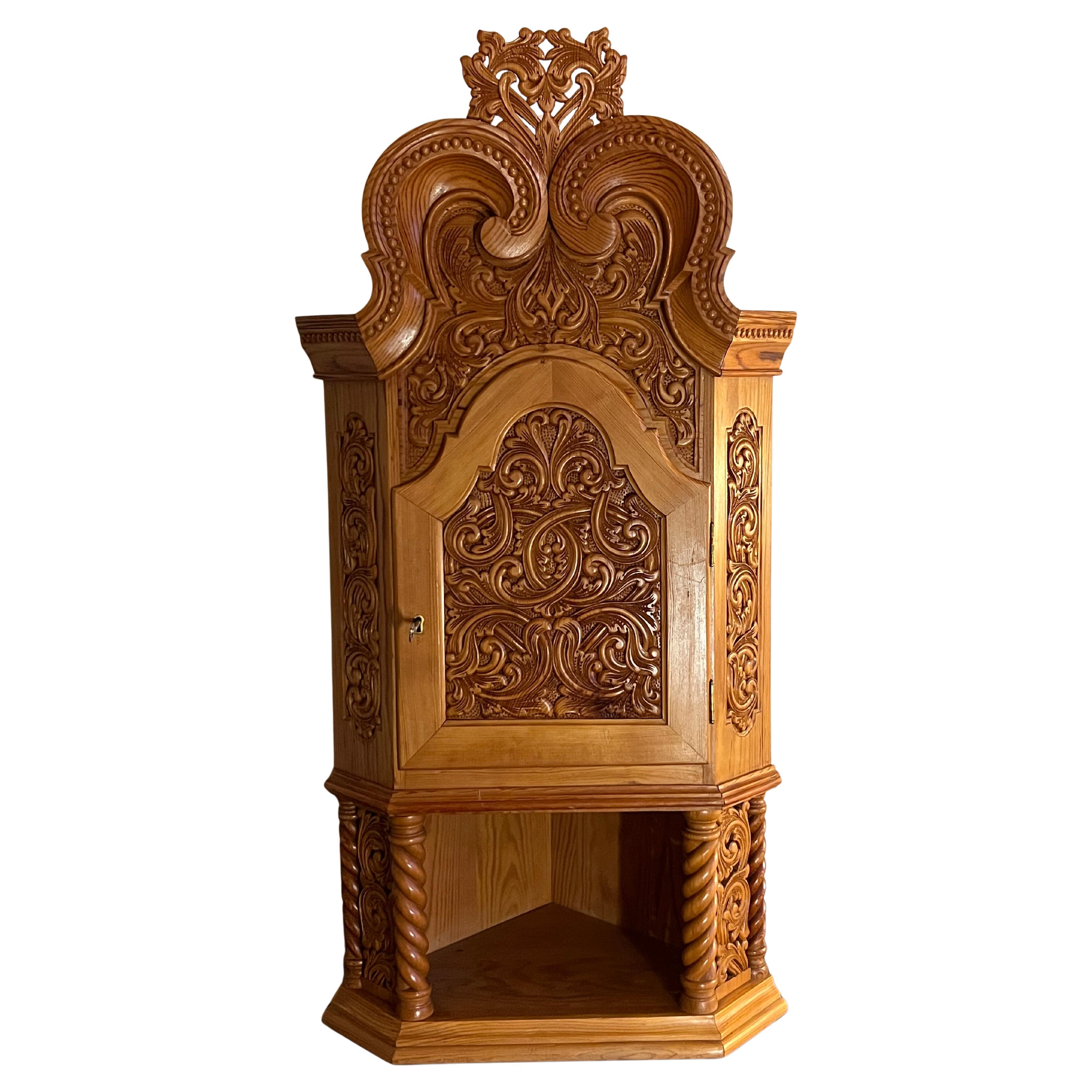 Carved Meubles de rangement et armoires