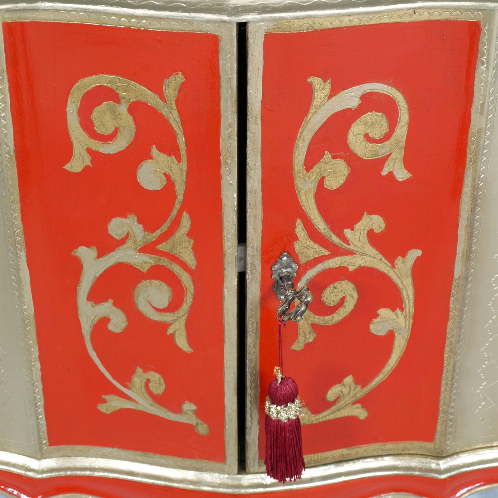 Early 20th century, Art Nouveau period, small sideboard or nightstand from Florence, gold leaf widely engraved with characteristic decorations and Florentine red lacquer.
Measures in cm: H 82, W 75, D 33 (internal H 40cm).