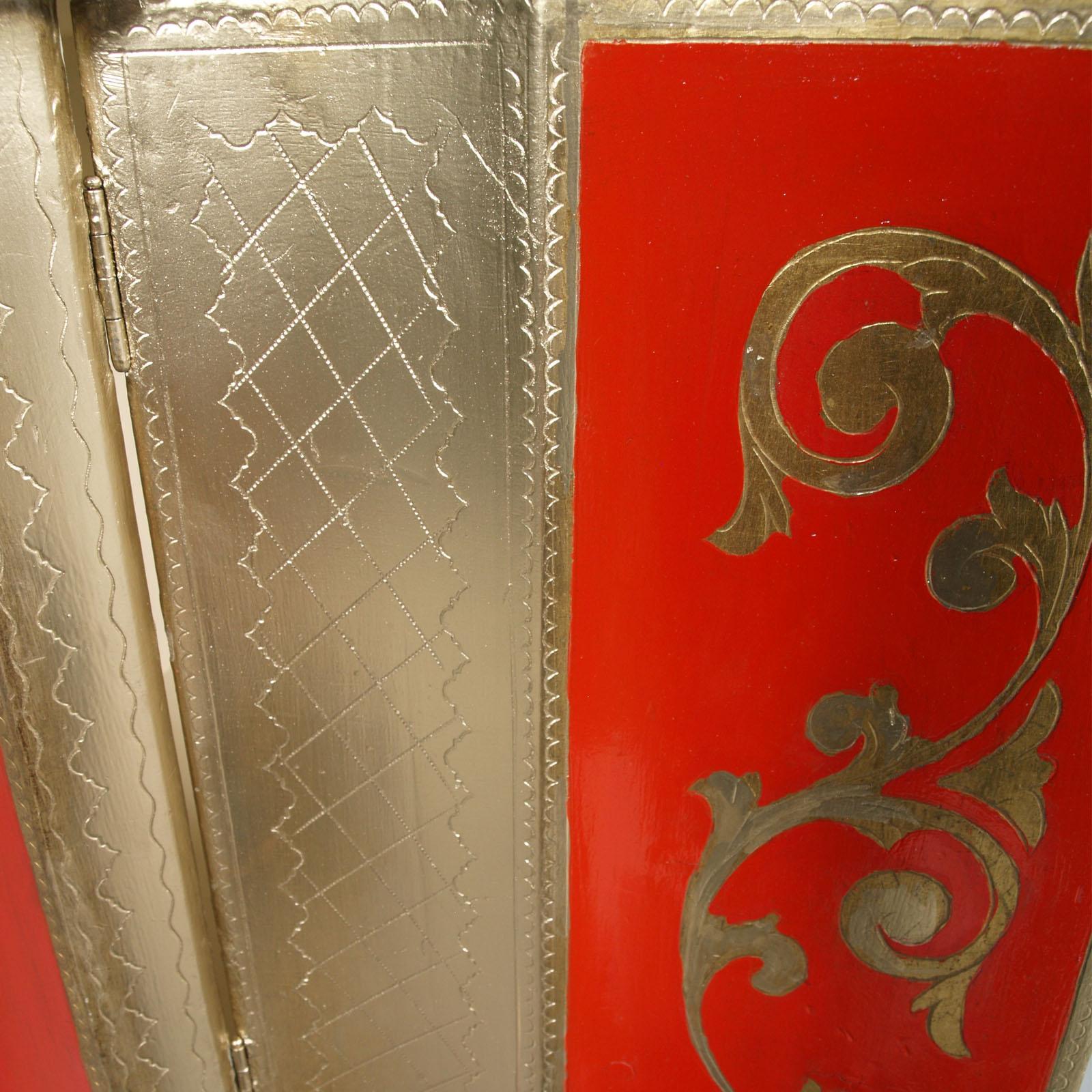 20th Century Early 1900s Small Sideboard from Florence, Gold Leaf and Florentine Red Lacquer For Sale