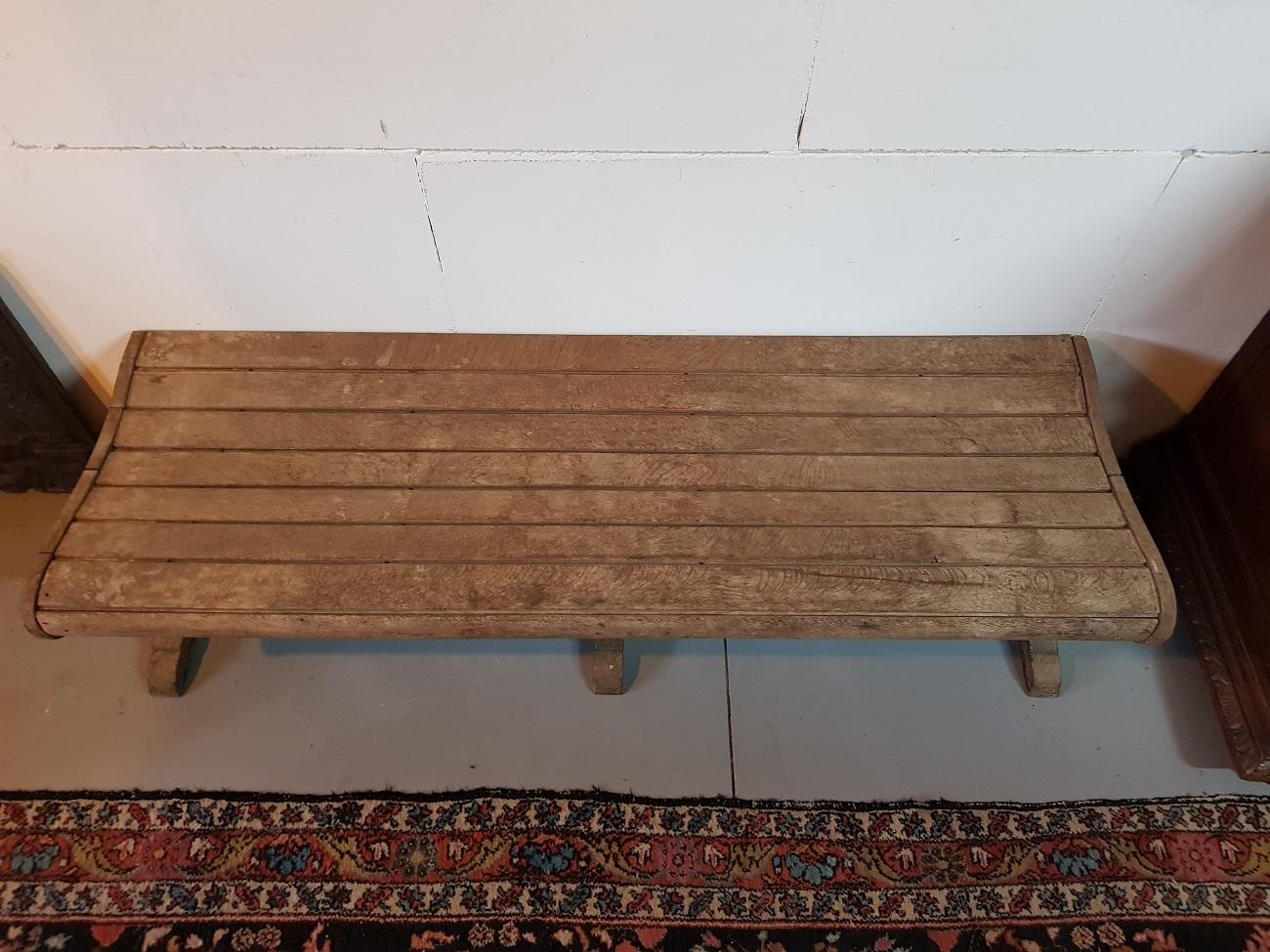 Early 1900s Teak Waiting Bench, from a Station or Zoo (Europäisch) im Angebot