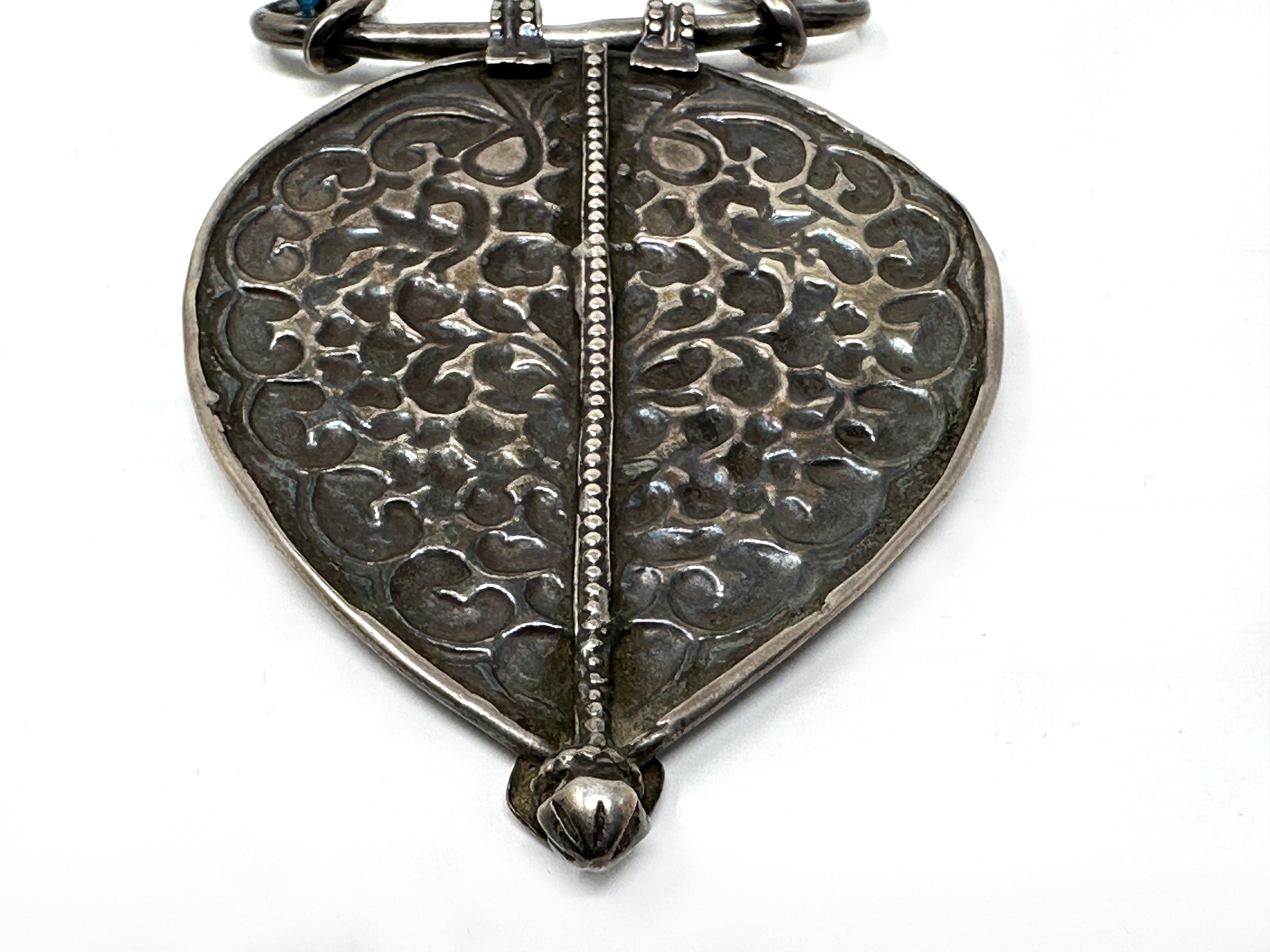 EARLY 1900’s Tribal MUGHAL EAST INDIAN OLD SILVER Chain and Pendant NECKLACE For Sale 5
