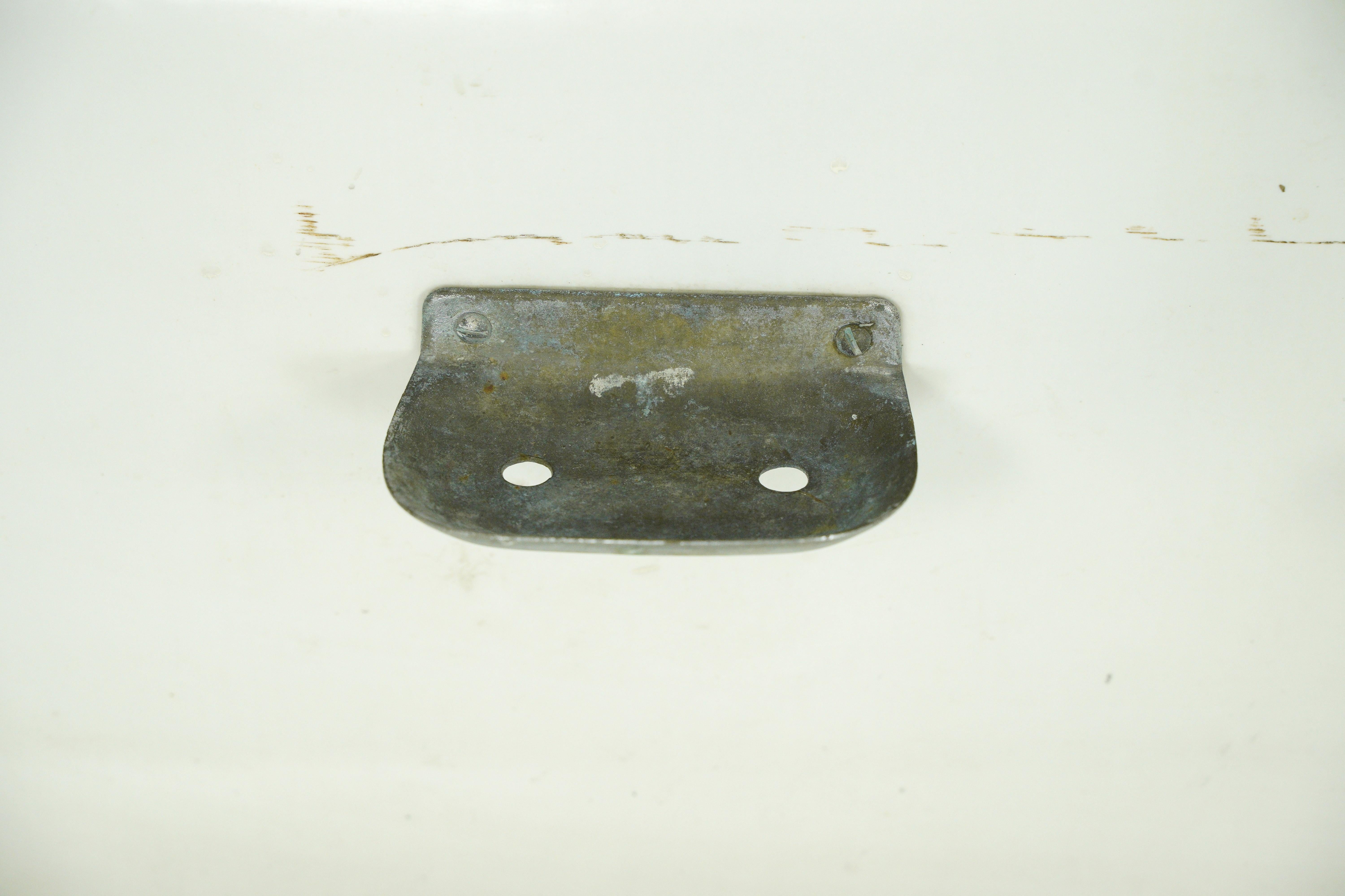 Early 1900s Trough Gang Sink with Original Pedestal Legs In Good Condition In New York, NY