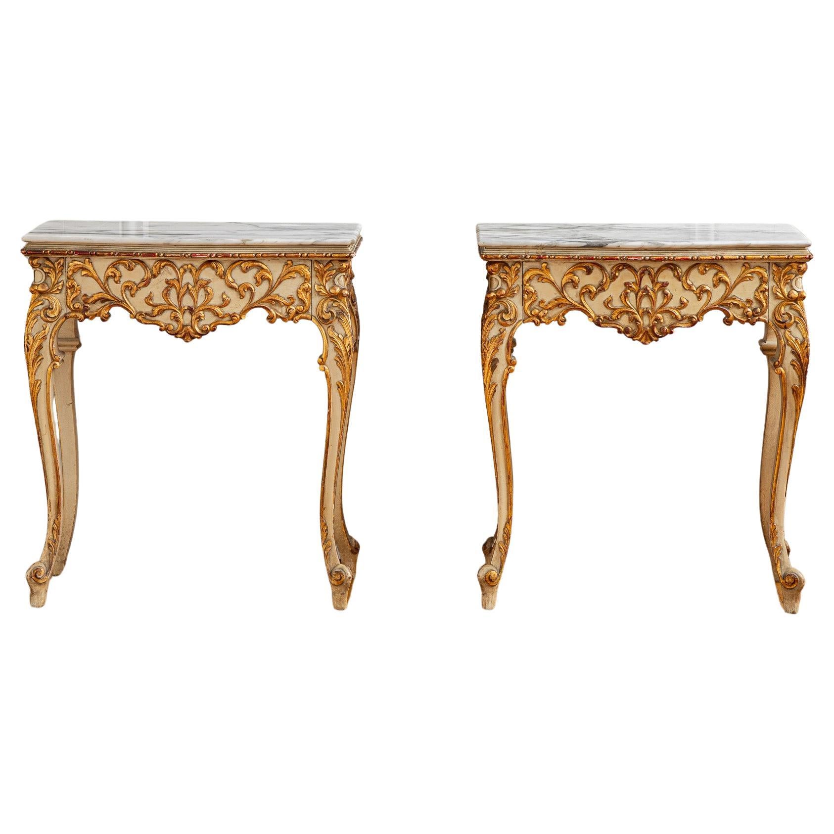 Tables de chevet italiennes de style vénitien peintes avec bois doré du début des années 1900 en vente