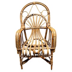 Poltrona in vimini per bambini d'epoca dei primi del '900 in rattan ad arco