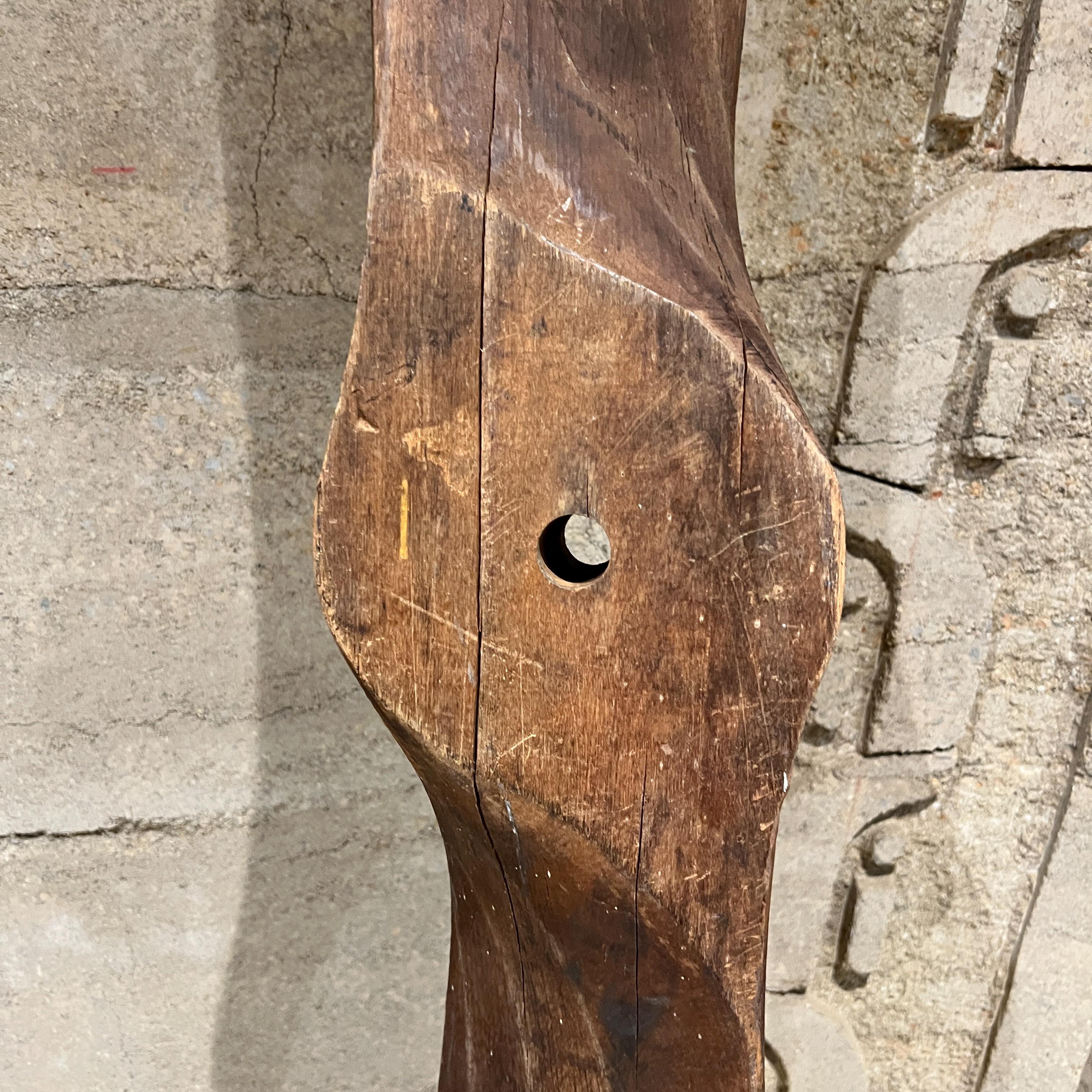 Industriel Sculpture d'hélice d'avion en bois massif du début des années 1900 Décoration murale en vente