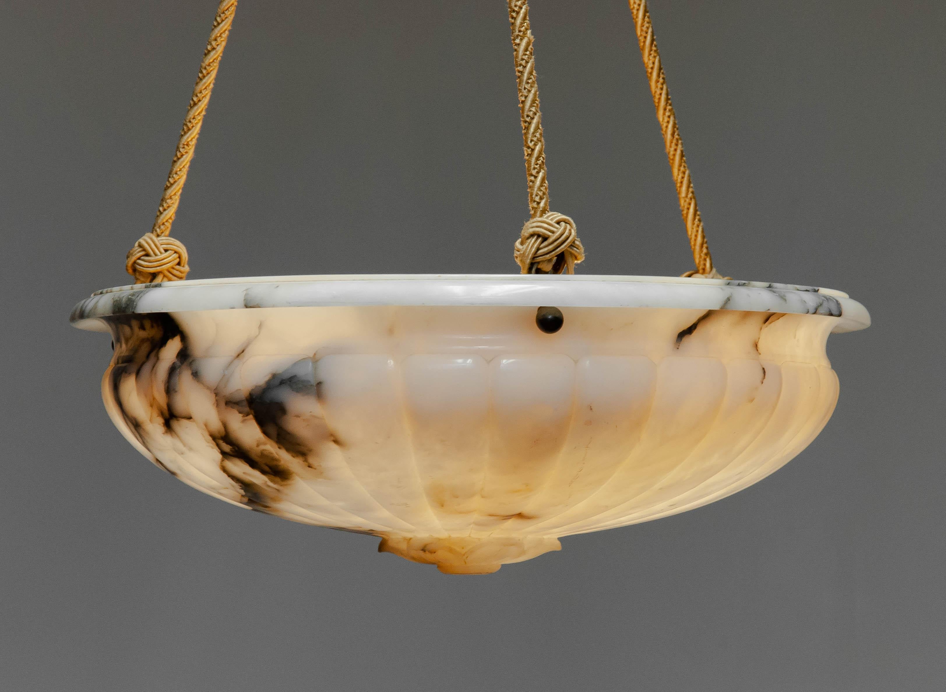 Early 1900s White With Black Accents Alabaster Up-Light Chandelier From Sweden In Good Condition For Sale In Silvolde, Gelderland