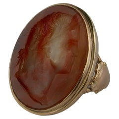 Bague unisexe en or jaune et intaille en cornaline sculptée du début des années 1900