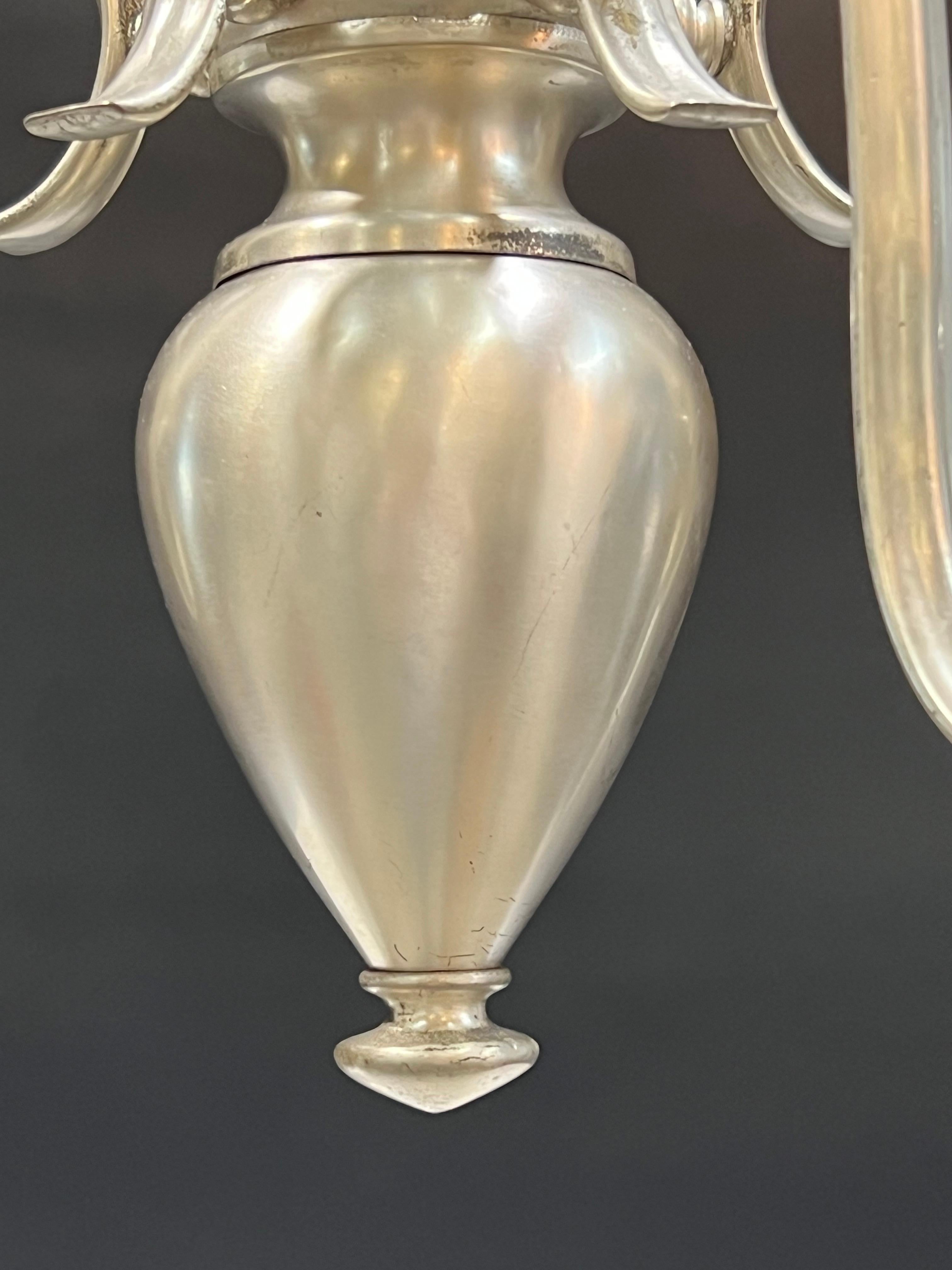 20ième siècle Lustre à cinq bras de lumière en laiton argenté du début des années 1920 en vente