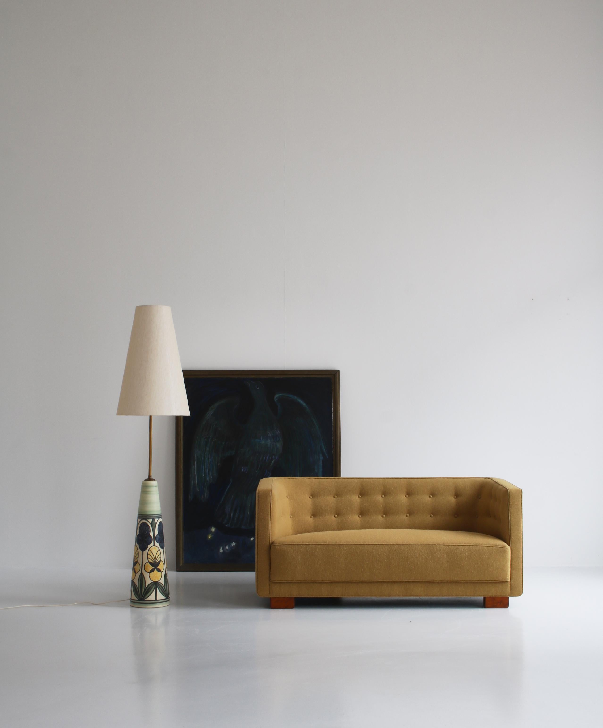 Erstaunliches, frühes Art-déco-Zweisitzer-Sofa, das dem dänischen Architekten Flemming Lassen zugeschrieben wird und von dem hochwertigen Möbelhaus 