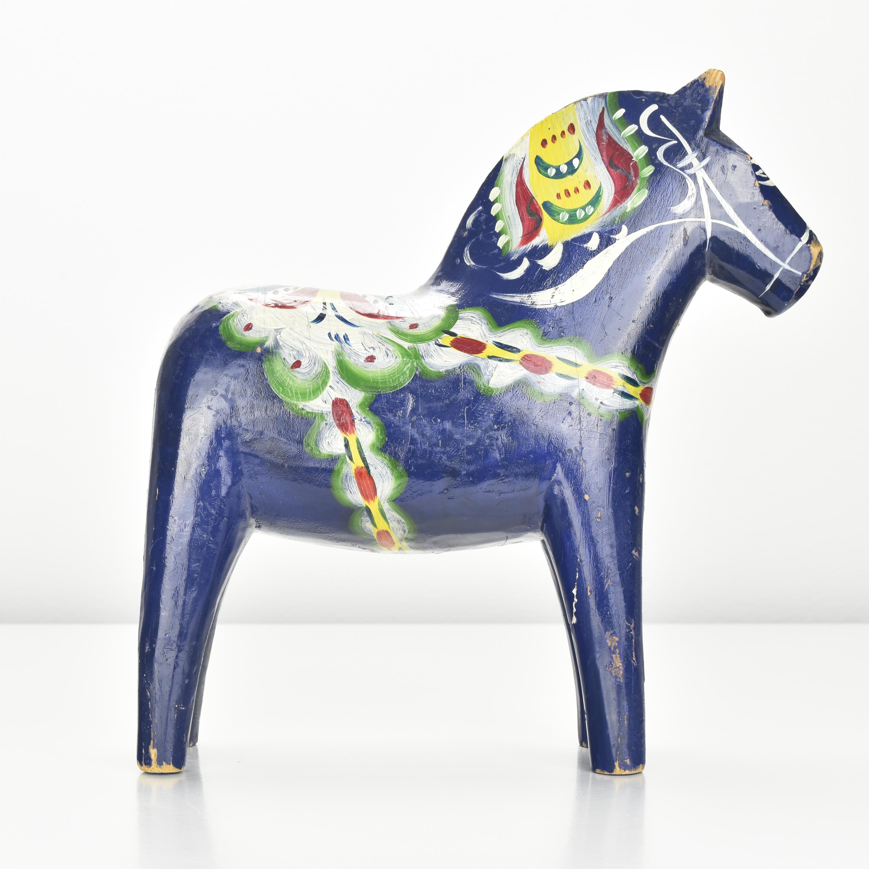 Early 1930s Swedish Dala Horse Figurine by Nils Olsson Carved Painted Wood In Good Condition For Sale In Bad Säckingen, DE