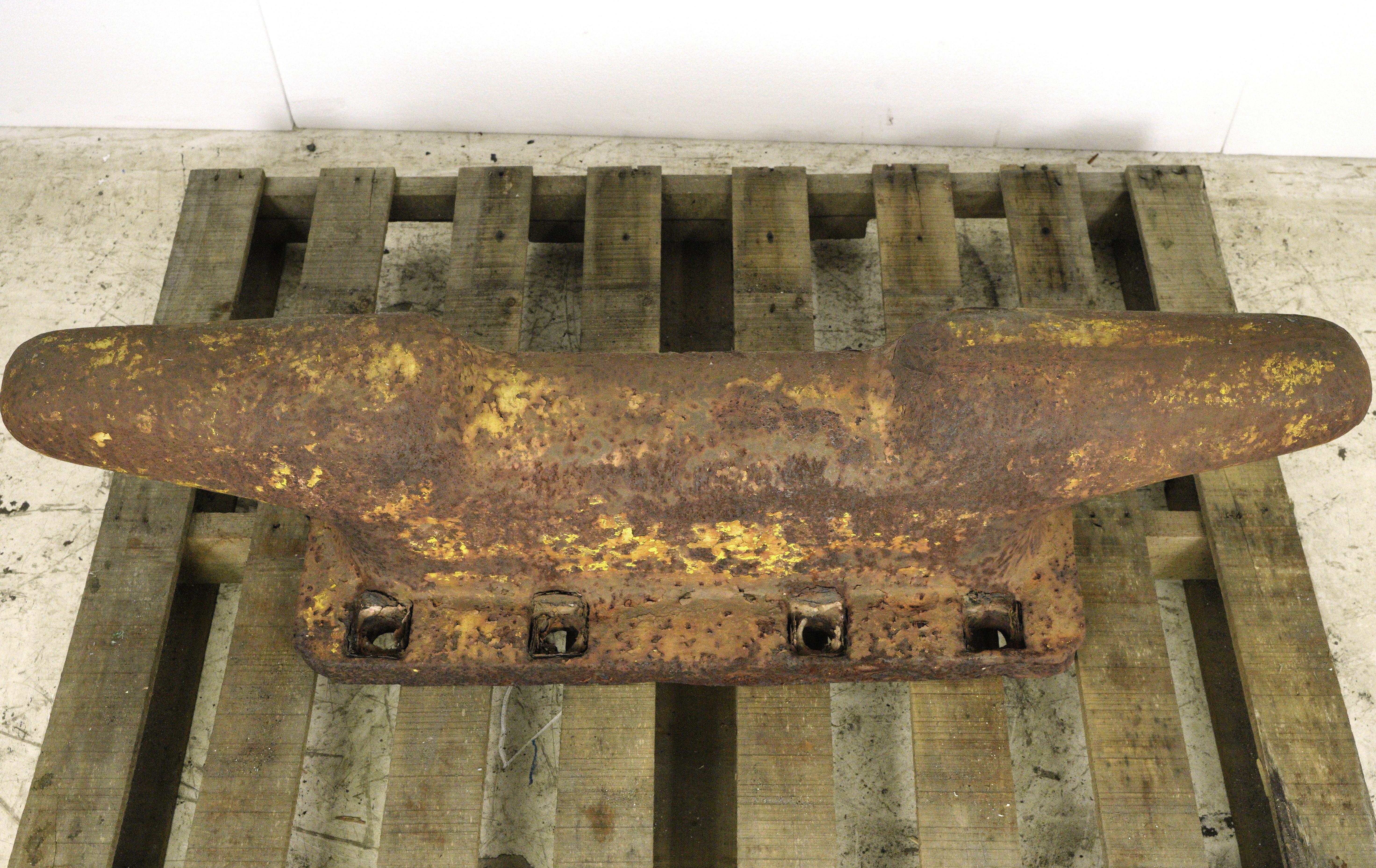 Early 1940s 47 in. Cast Iron Deck Cleat In Good Condition For Sale In New York, NY