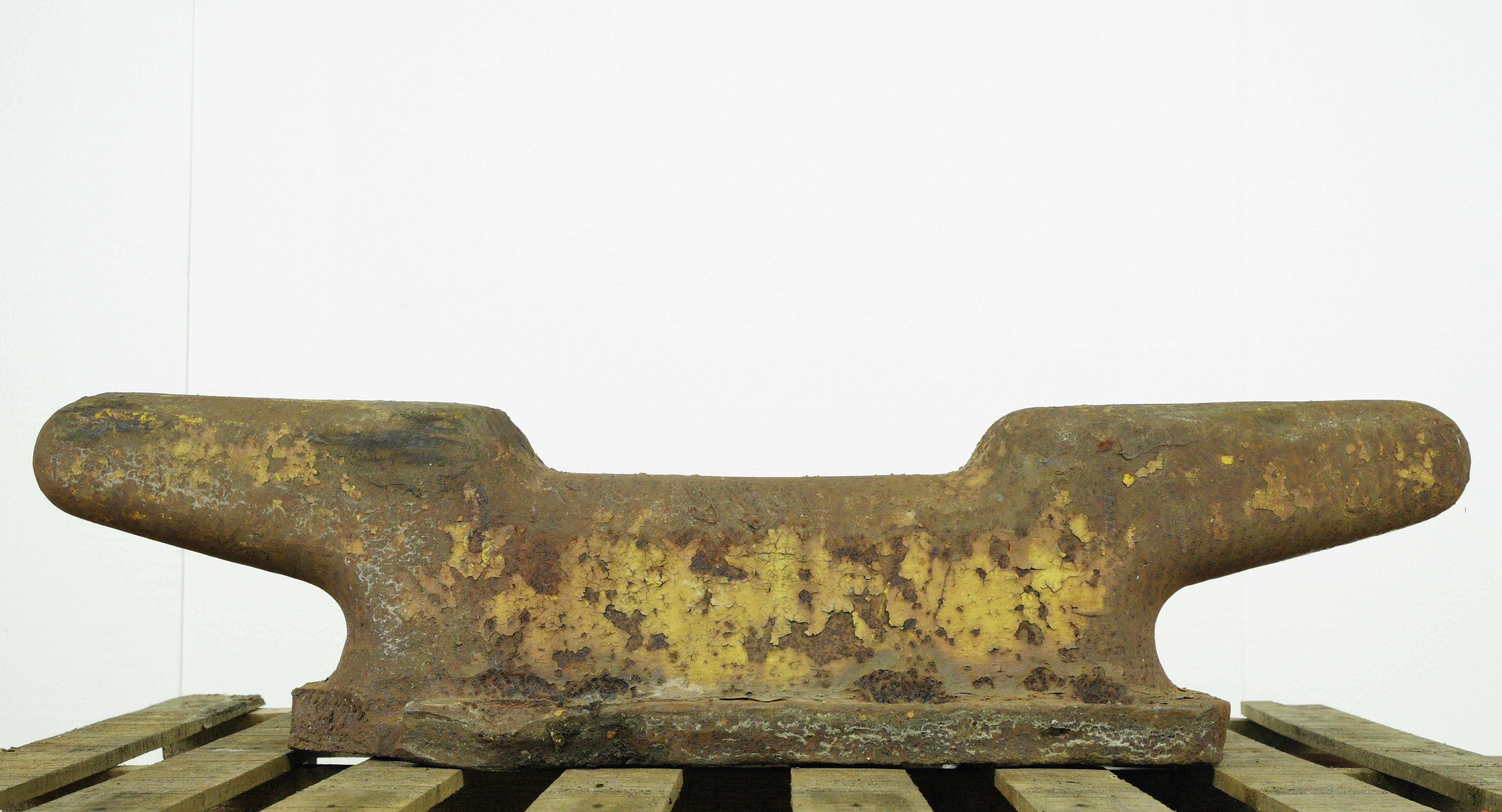 Early 1940s 47 in. Cast Iron Deck Cleat For Sale 2