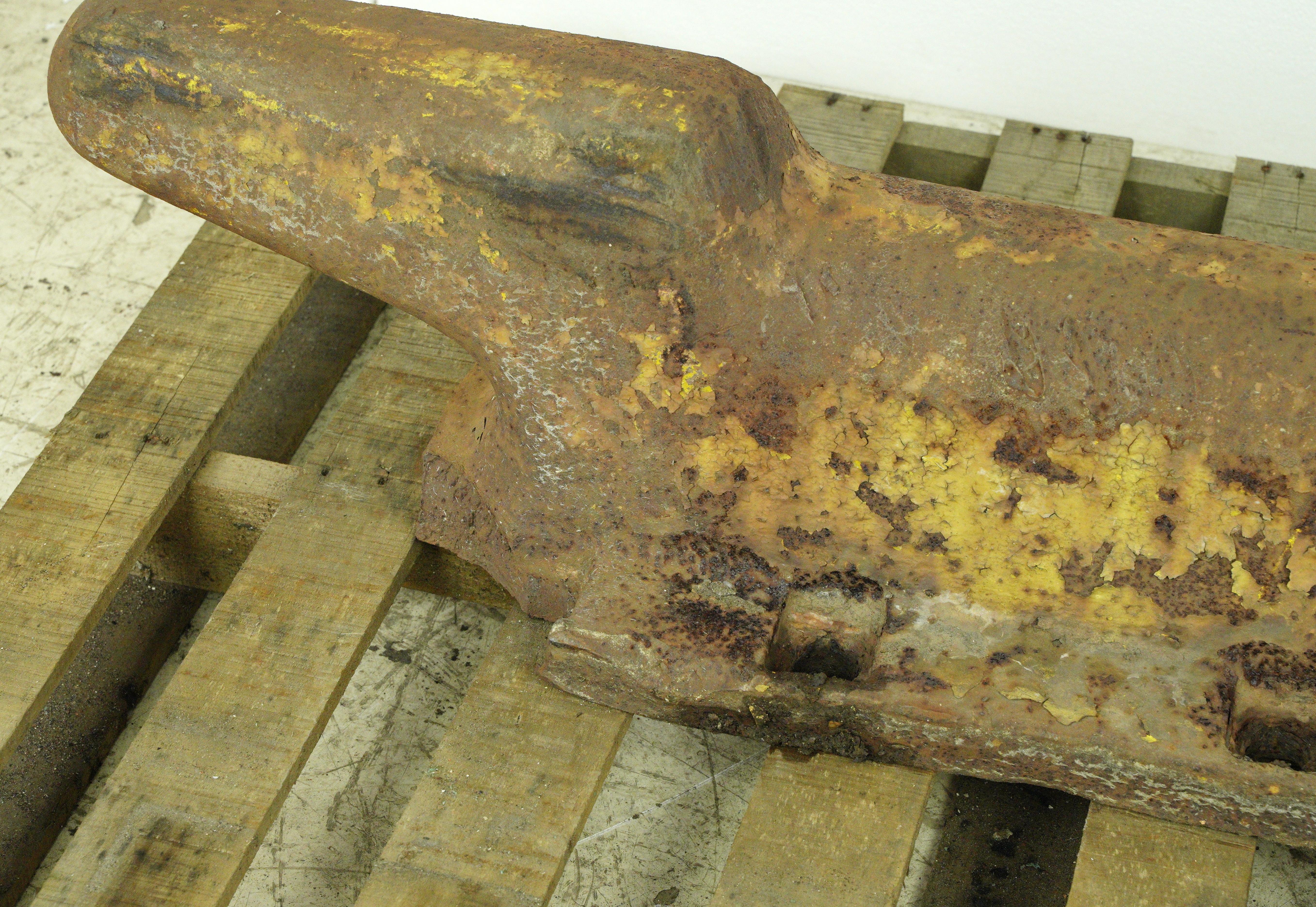 Early 1940s 47 in. Cast Iron Deck Cleat For Sale 3