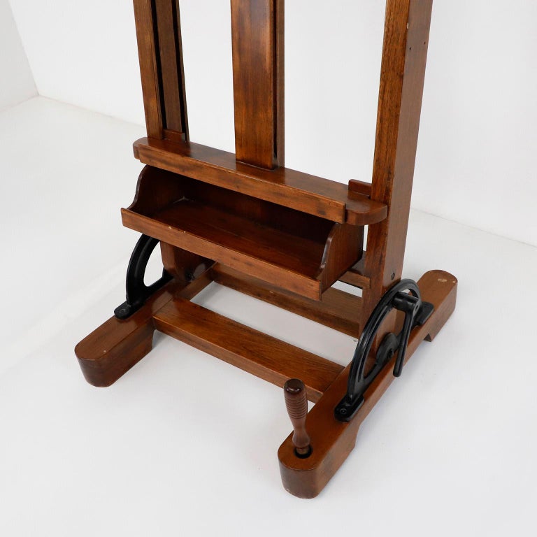 Anfang 1950 Verstellbare Künstler Staffelei und Tisch aus Tiger Oak Wood bei 1stDibs Deutschland