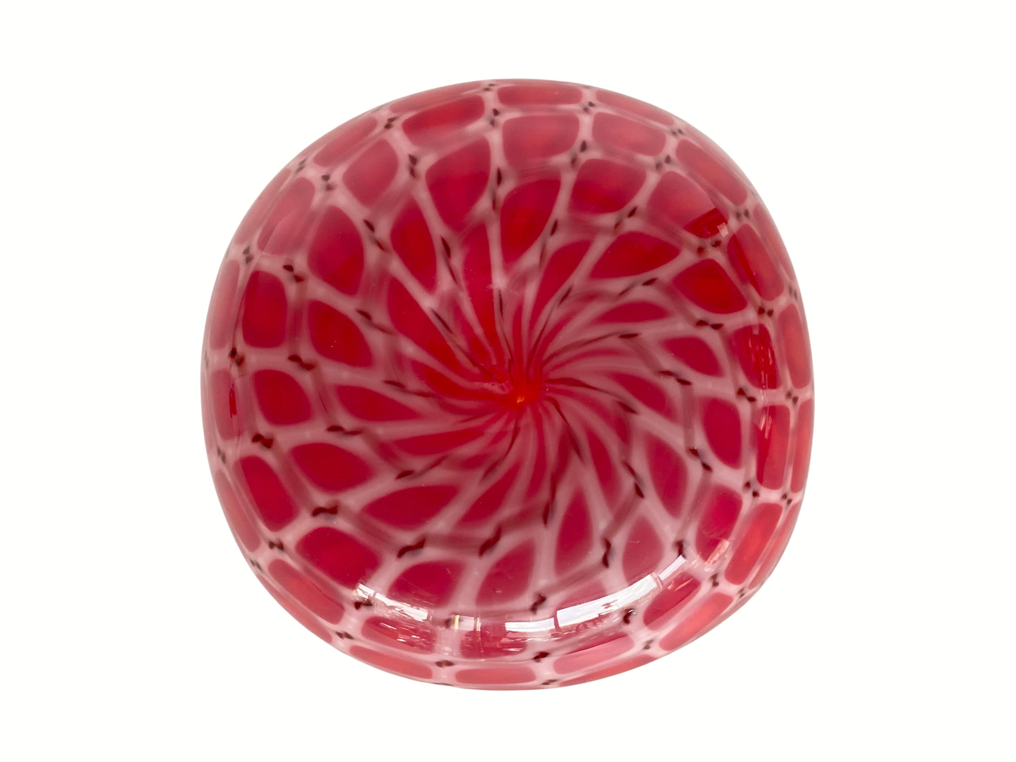 Early 1950s ARCHIMEDE SEGUSO Venice Italy MURANO GLASS Bowl LOSANGHE Series In Excellent Condition For Sale In Richmond, VA
