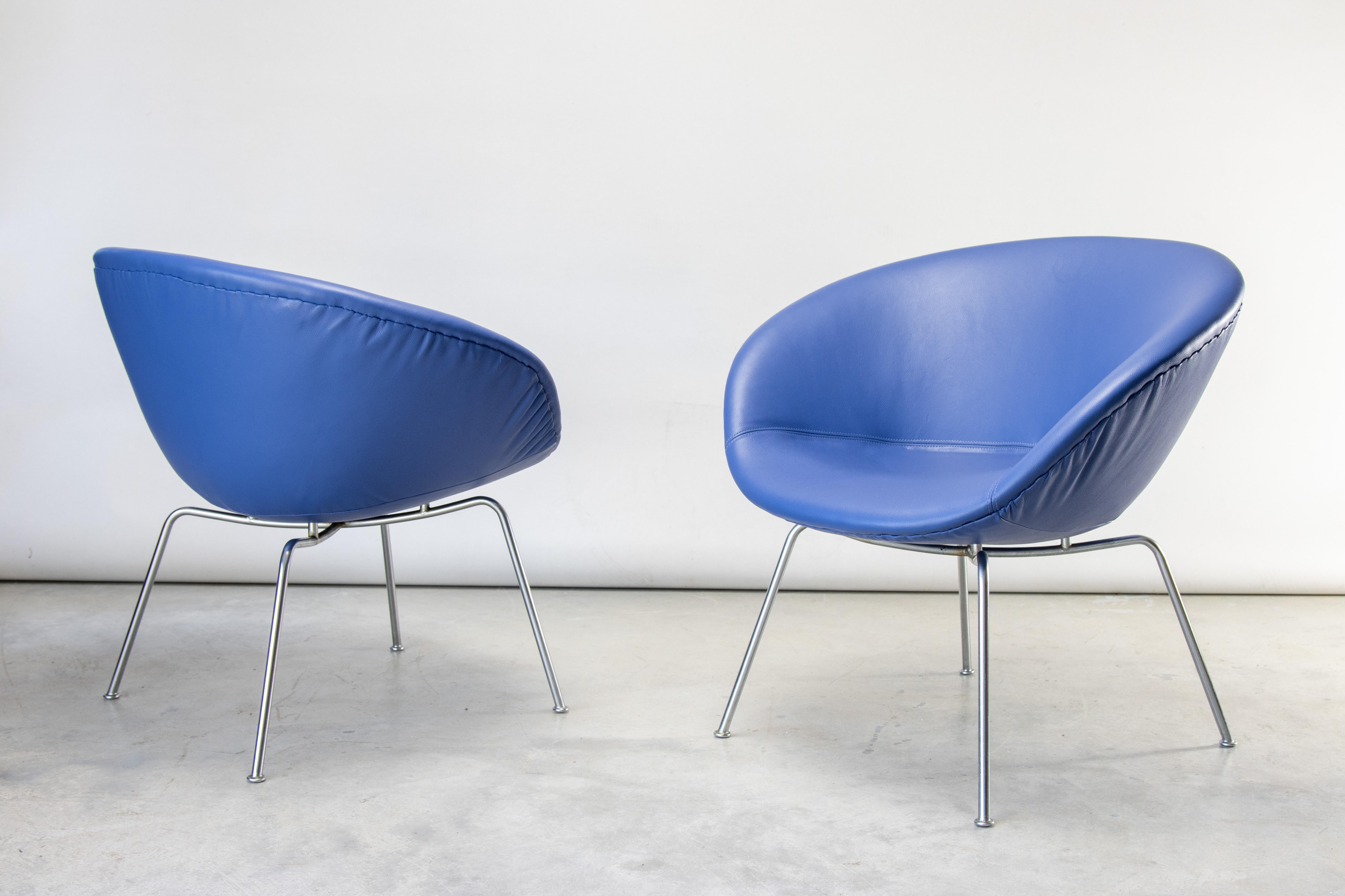 Mid-20th Century Early 1950s Arne Jacobsen Pot Chairs for Fritz Hansen in new leather For Sale