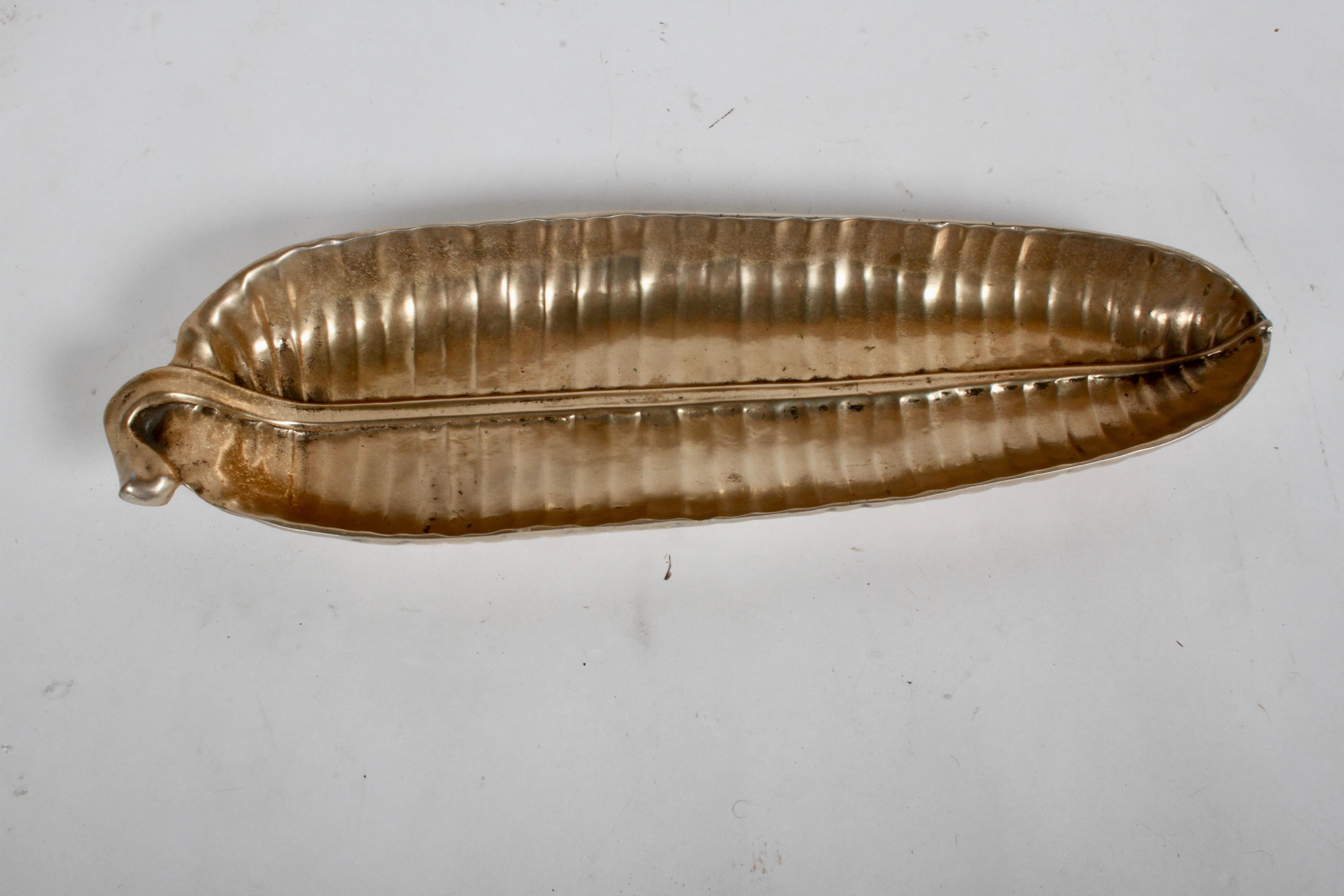 Early 1950s Bruce Fox Designs Large Banana Leaf Serving Bowl Unusual Gold Tone  For Sale 3