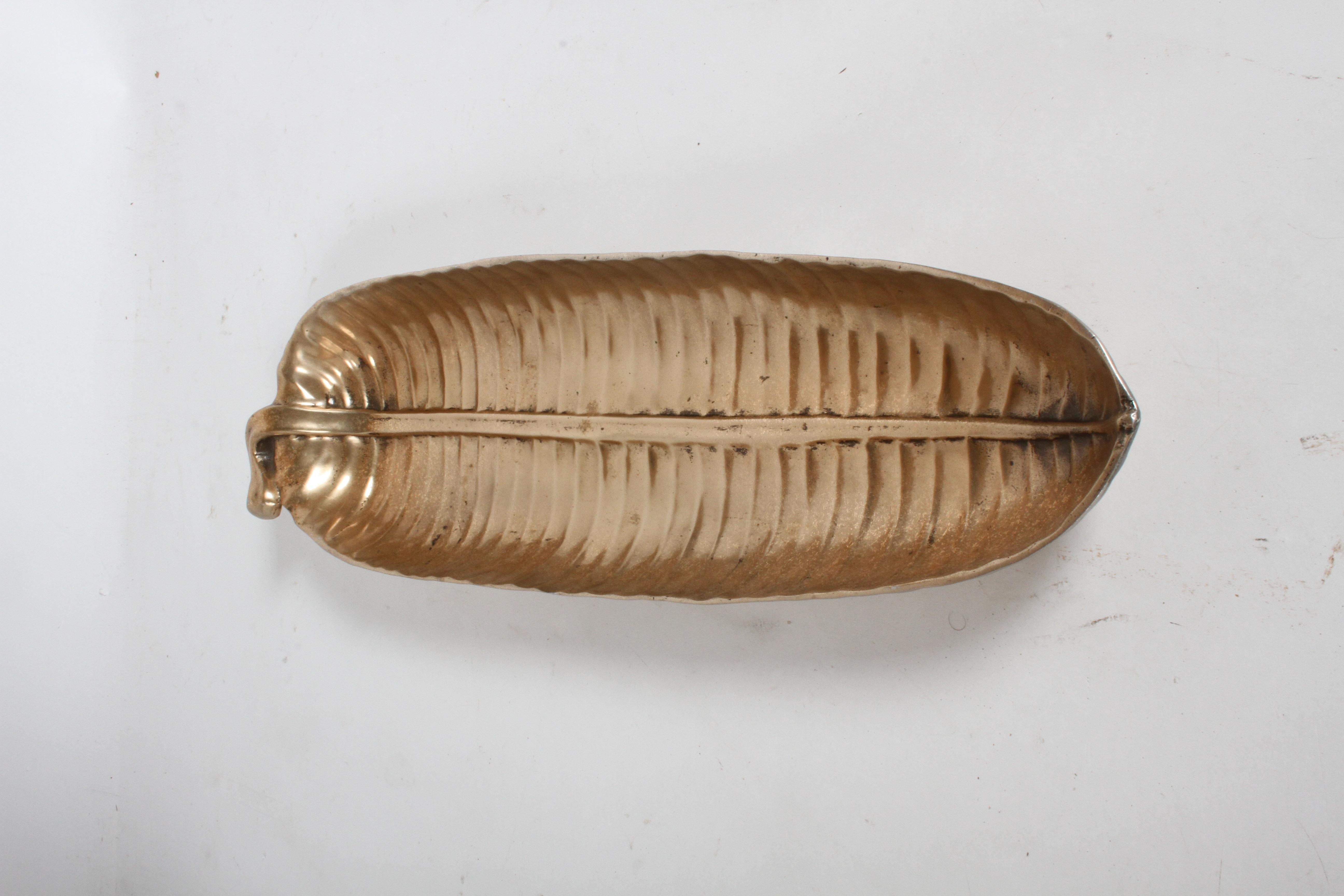 Anfang der 1950er Jahre Bruce Fox Designs große Banane Blatt servieren Schüssel ungewöhnliche Gold Tone (Aluminium) im Angebot