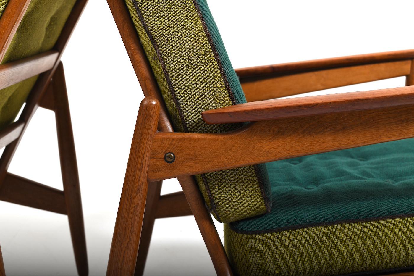 Paire de fauteuils danois en chêne et teck du début des années 1950 en vente 4