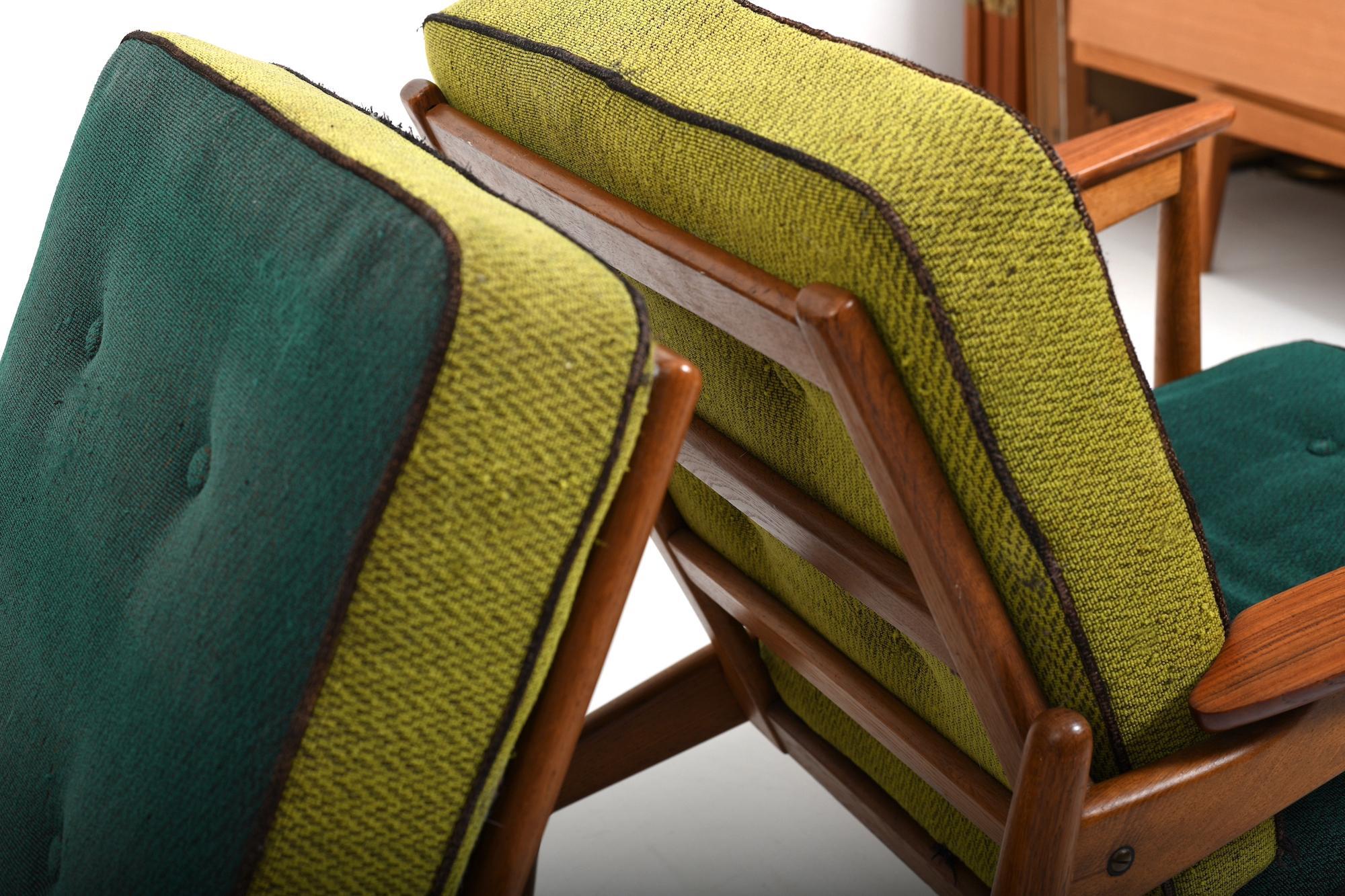20ième siècle Paire de fauteuils danois en chêne et teck du début des années 1950 en vente