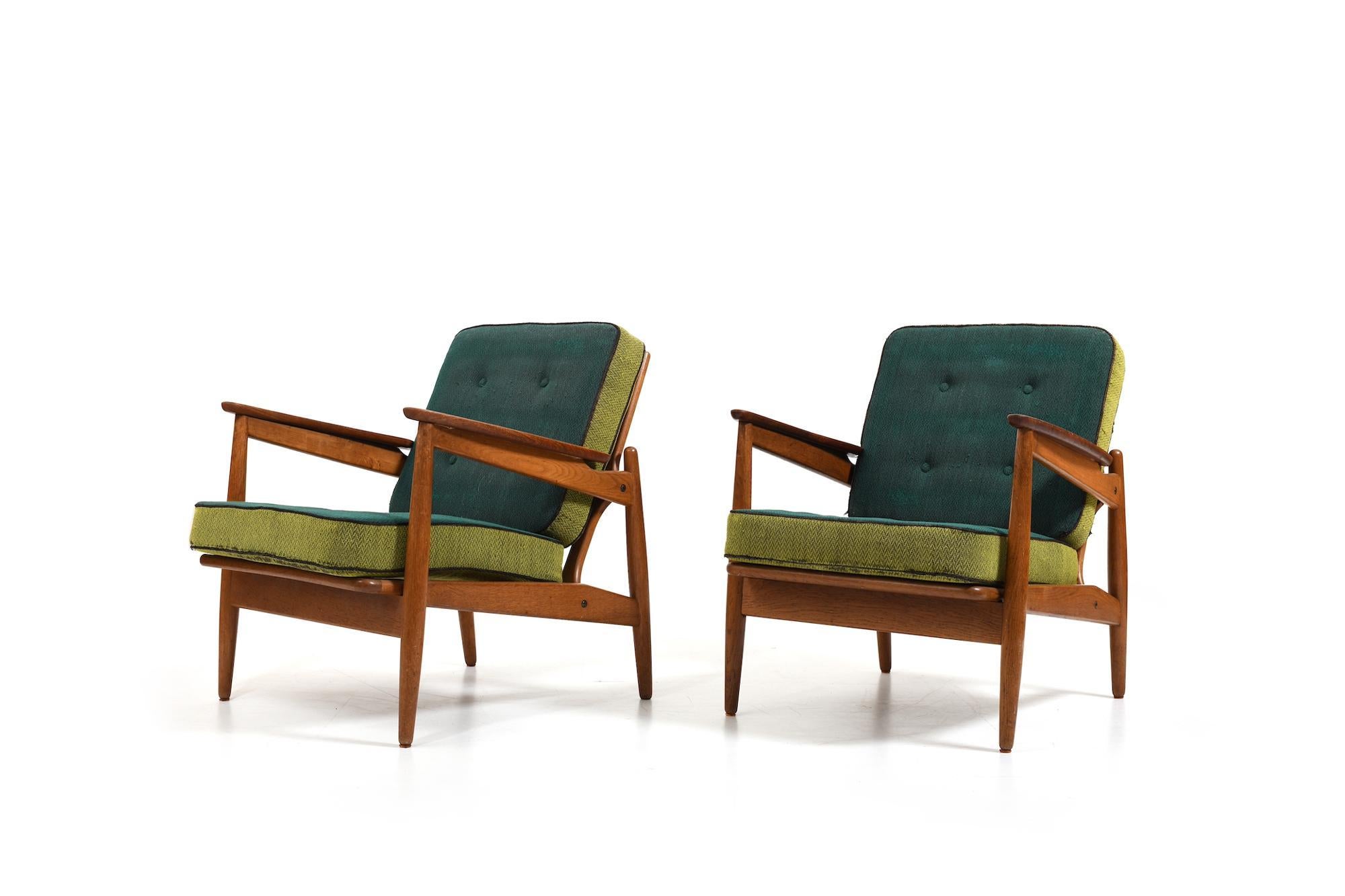 Fabric Early 1950s Danish Pair of Easychairs in Oak and Teak For Sale