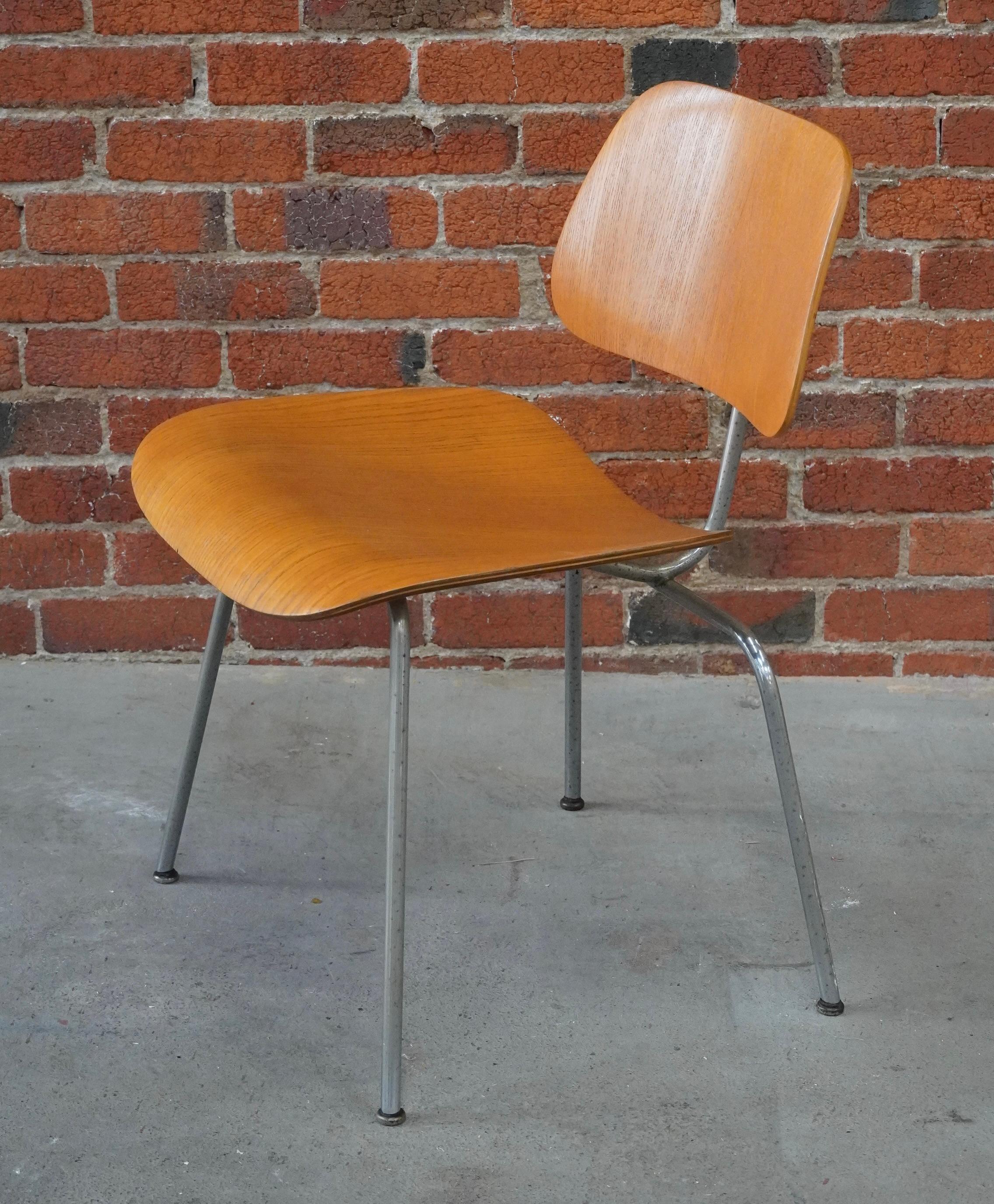 Mid-Century Modern Début des années 1950 Eames DCM (Dining Chair Metal) en vente