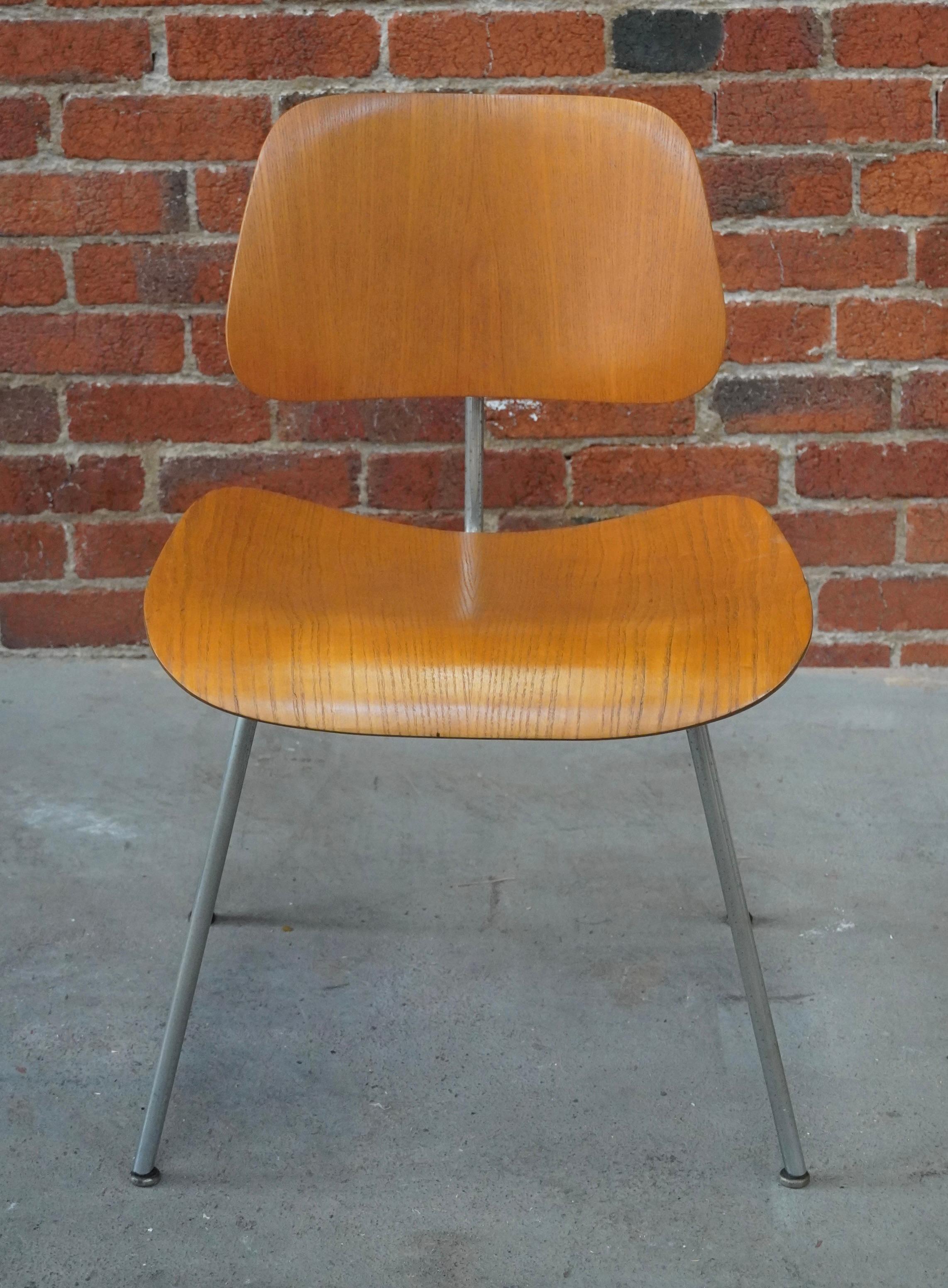 Américain Début des années 1950 Eames DCM (Dining Chair Metal) en vente